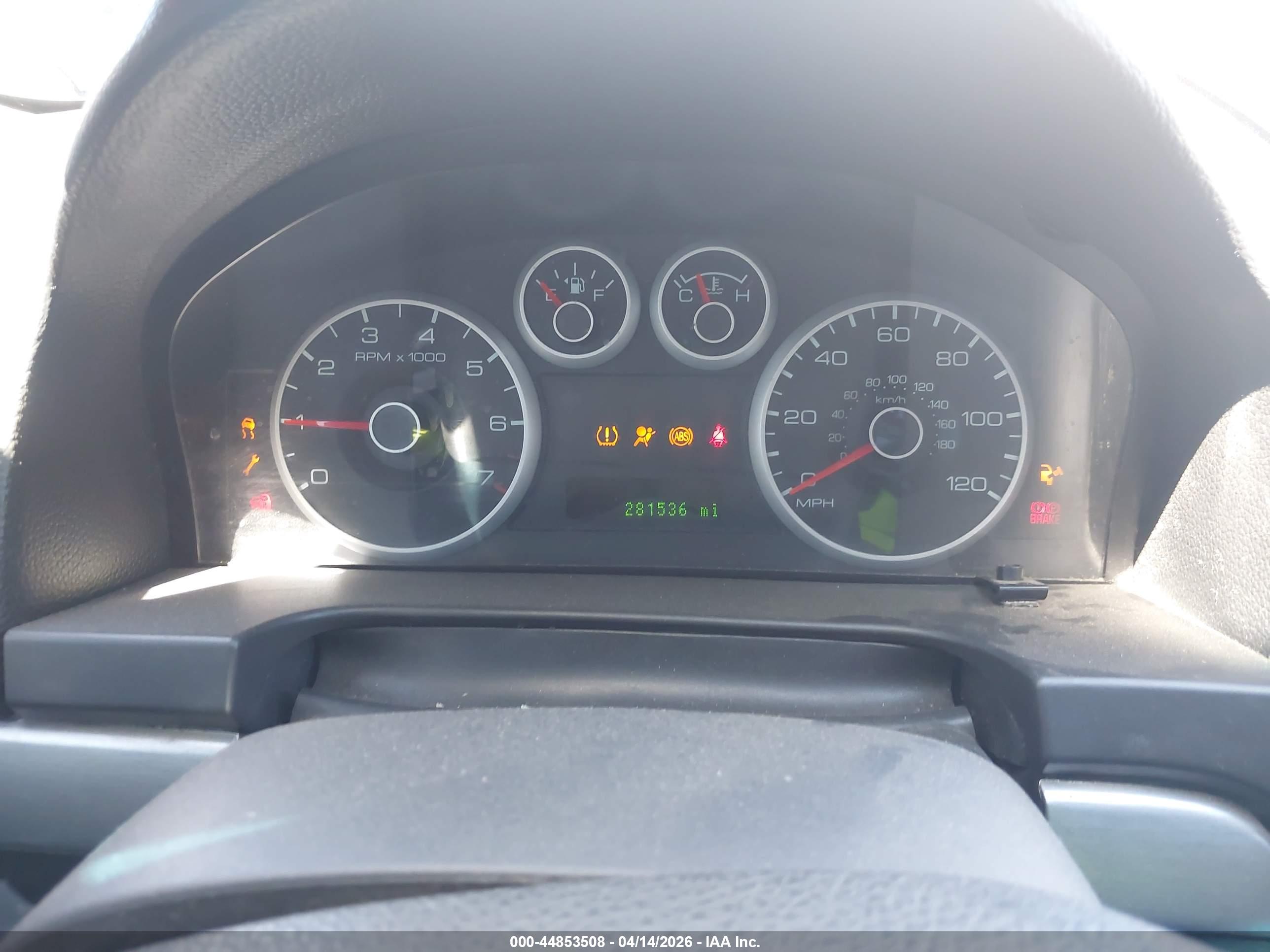 FORD FUSION image 7