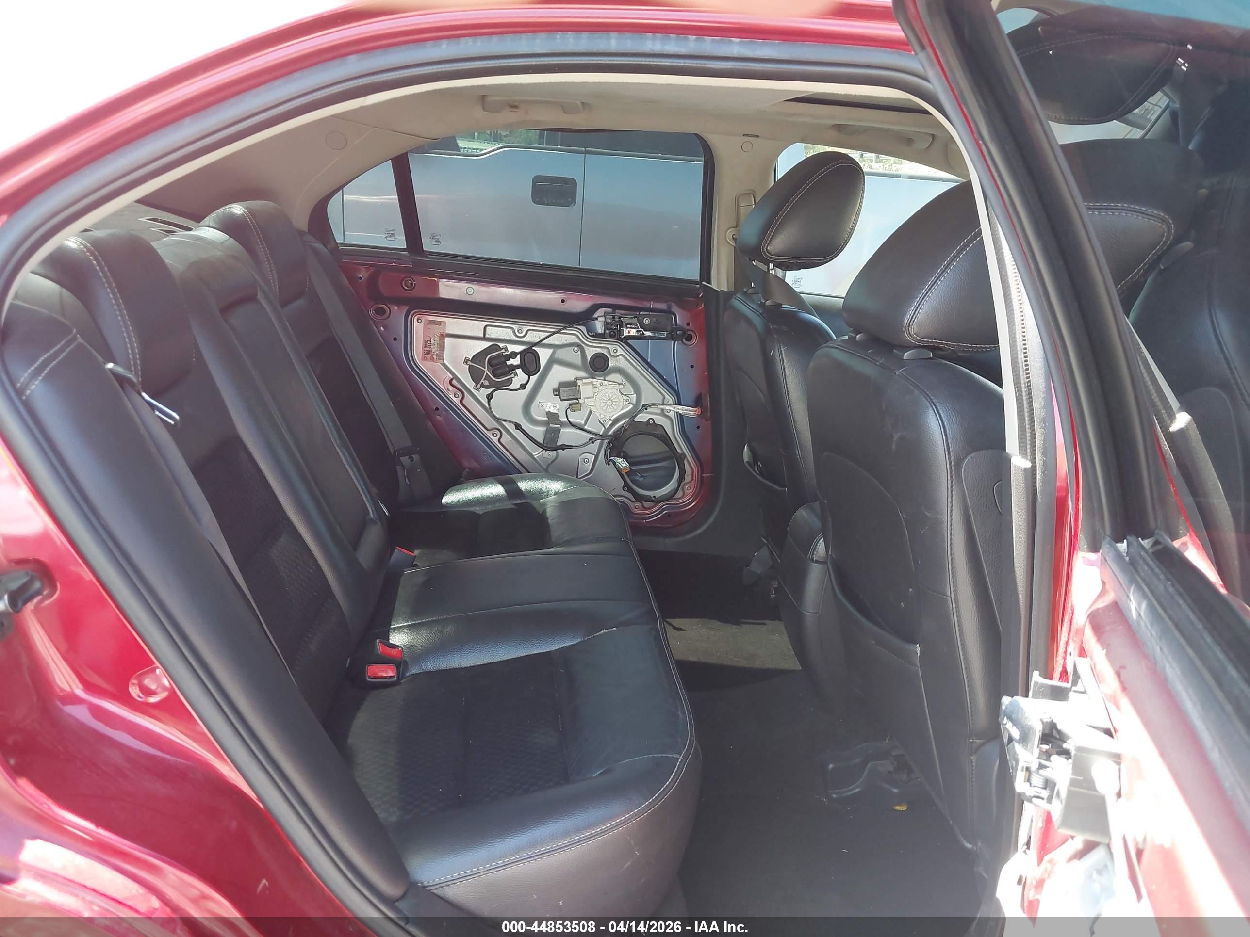 FORD FUSION image 8