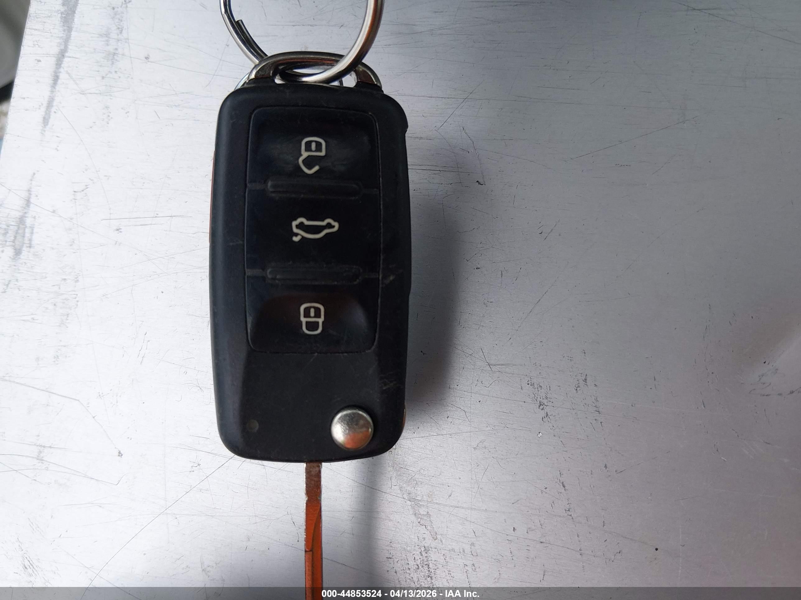 VOLKSWAGEN BEETLE image 11