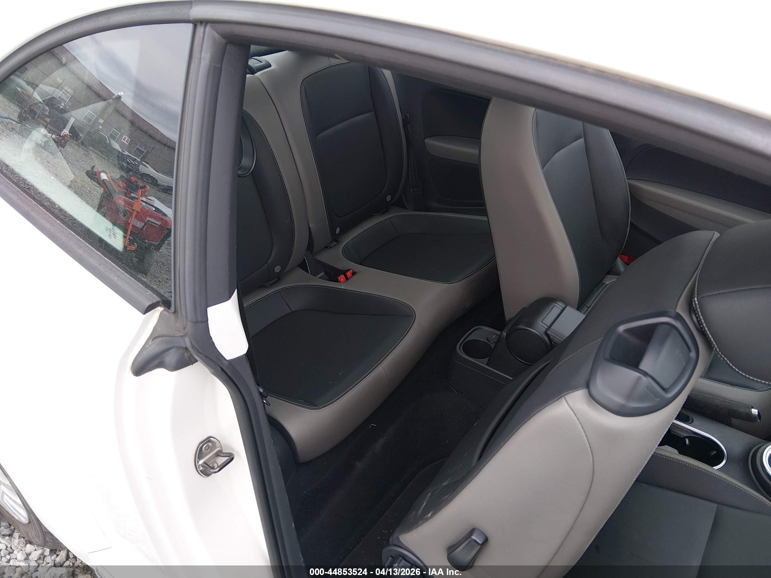 VOLKSWAGEN BEETLE image 8