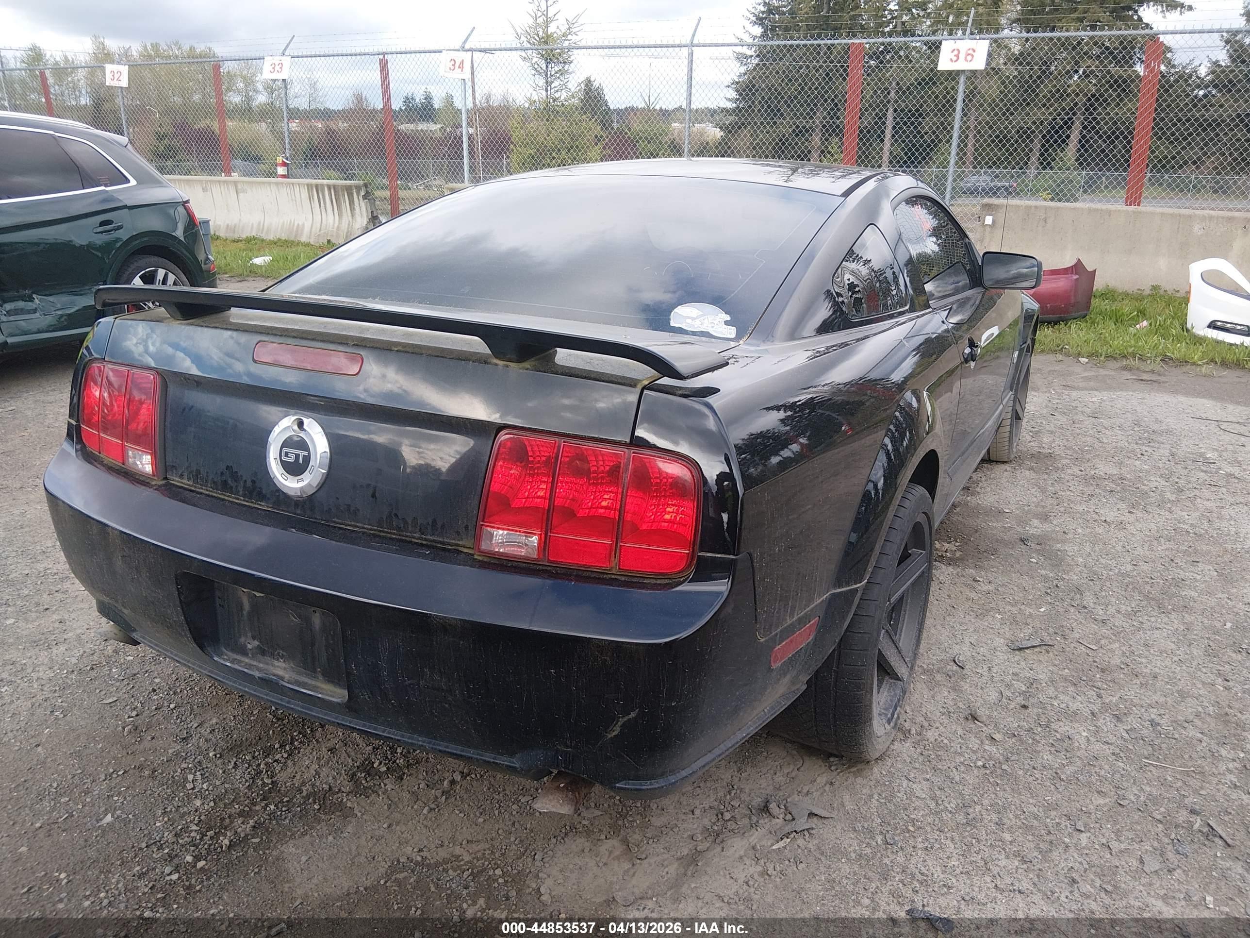 FORD MUSTANG image 4