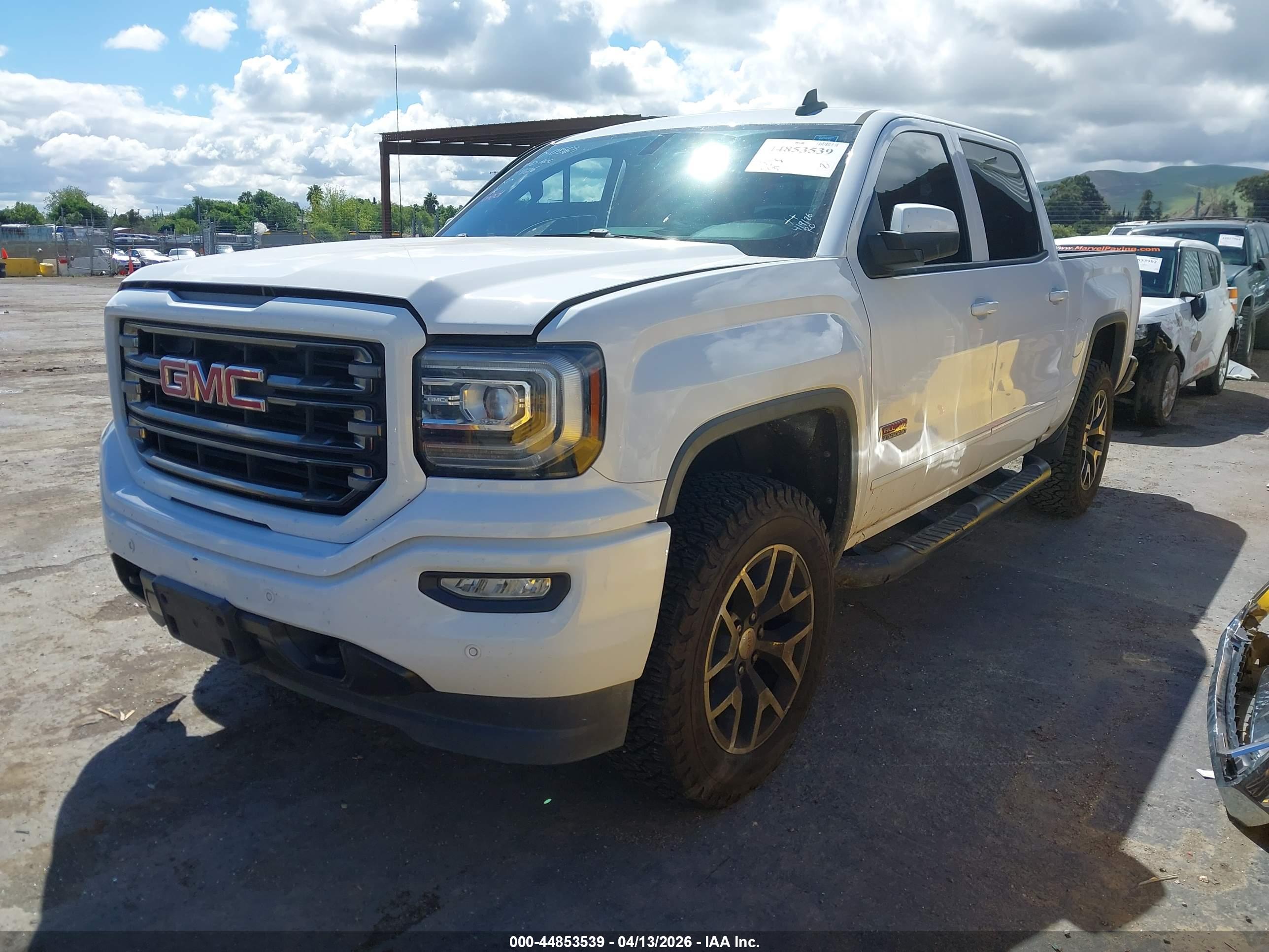 GMC SIERRA image 2