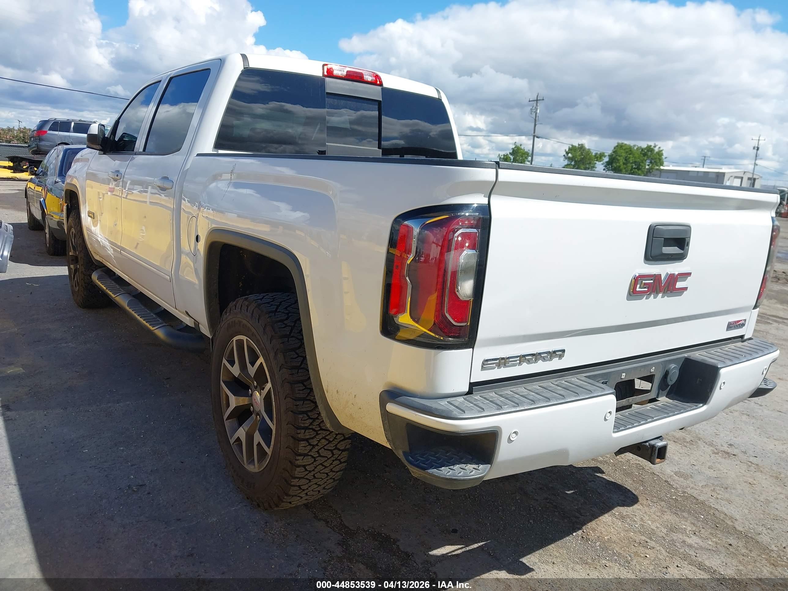 GMC SIERRA image 3