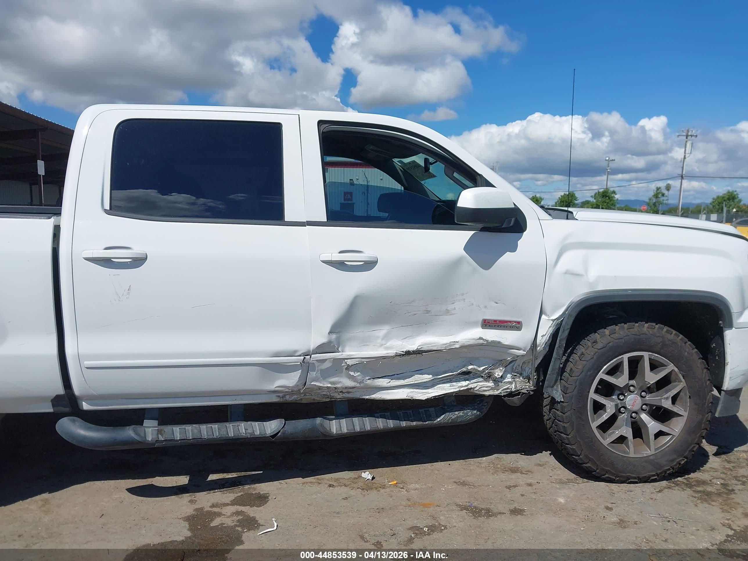 GMC SIERRA image 6