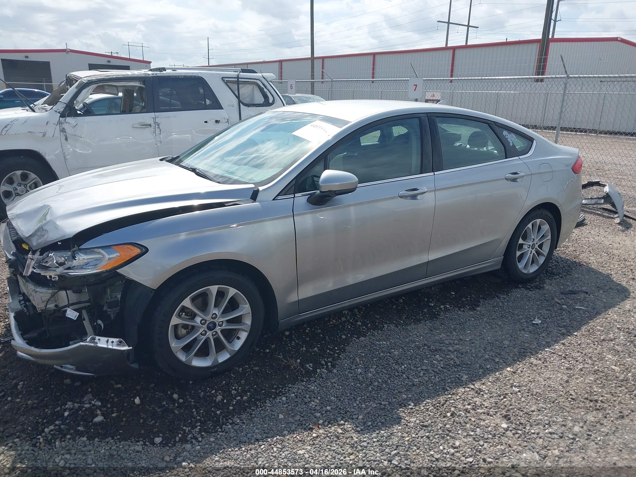 FORD FUSION image 2
