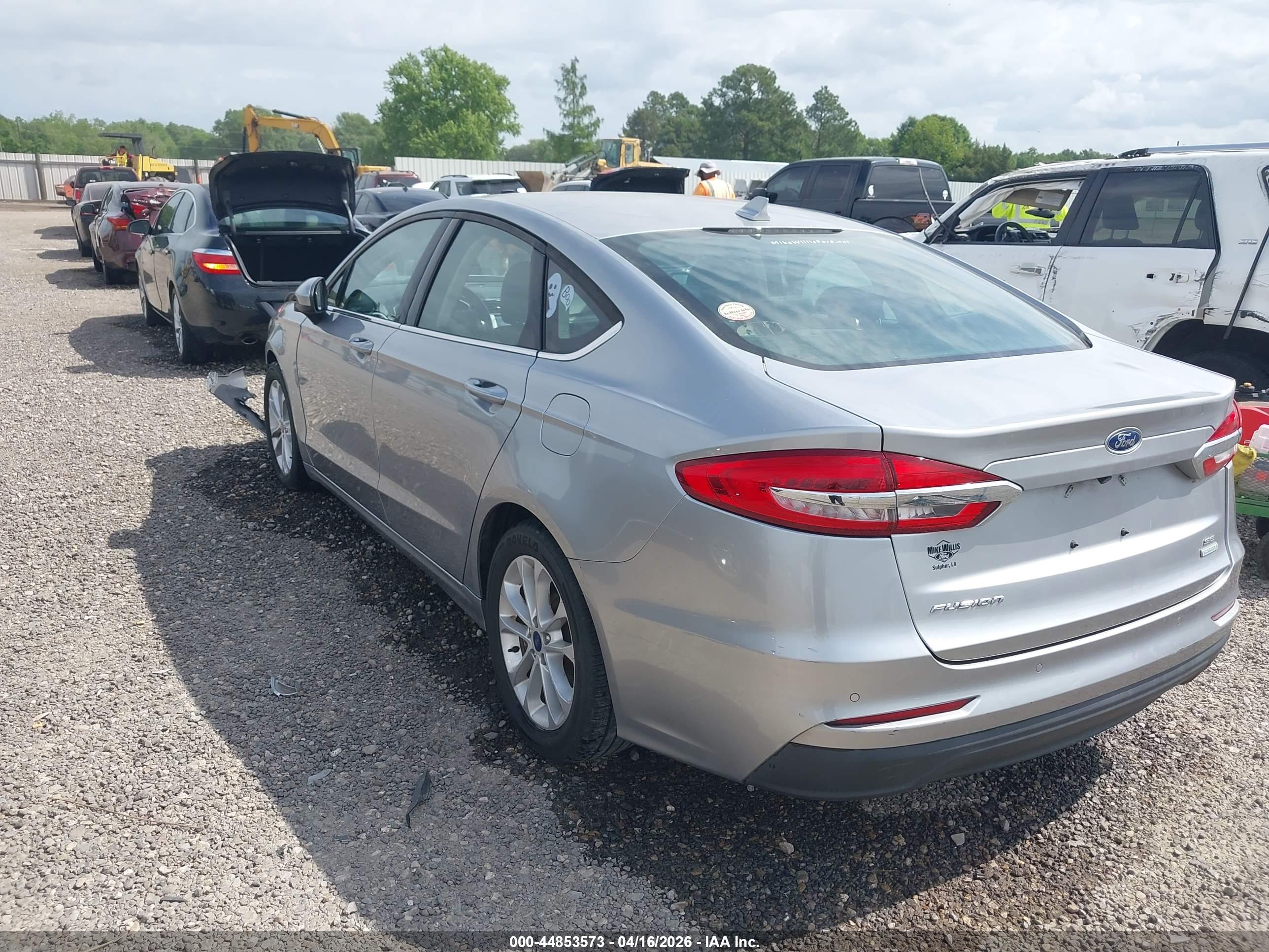 FORD FUSION image 3
