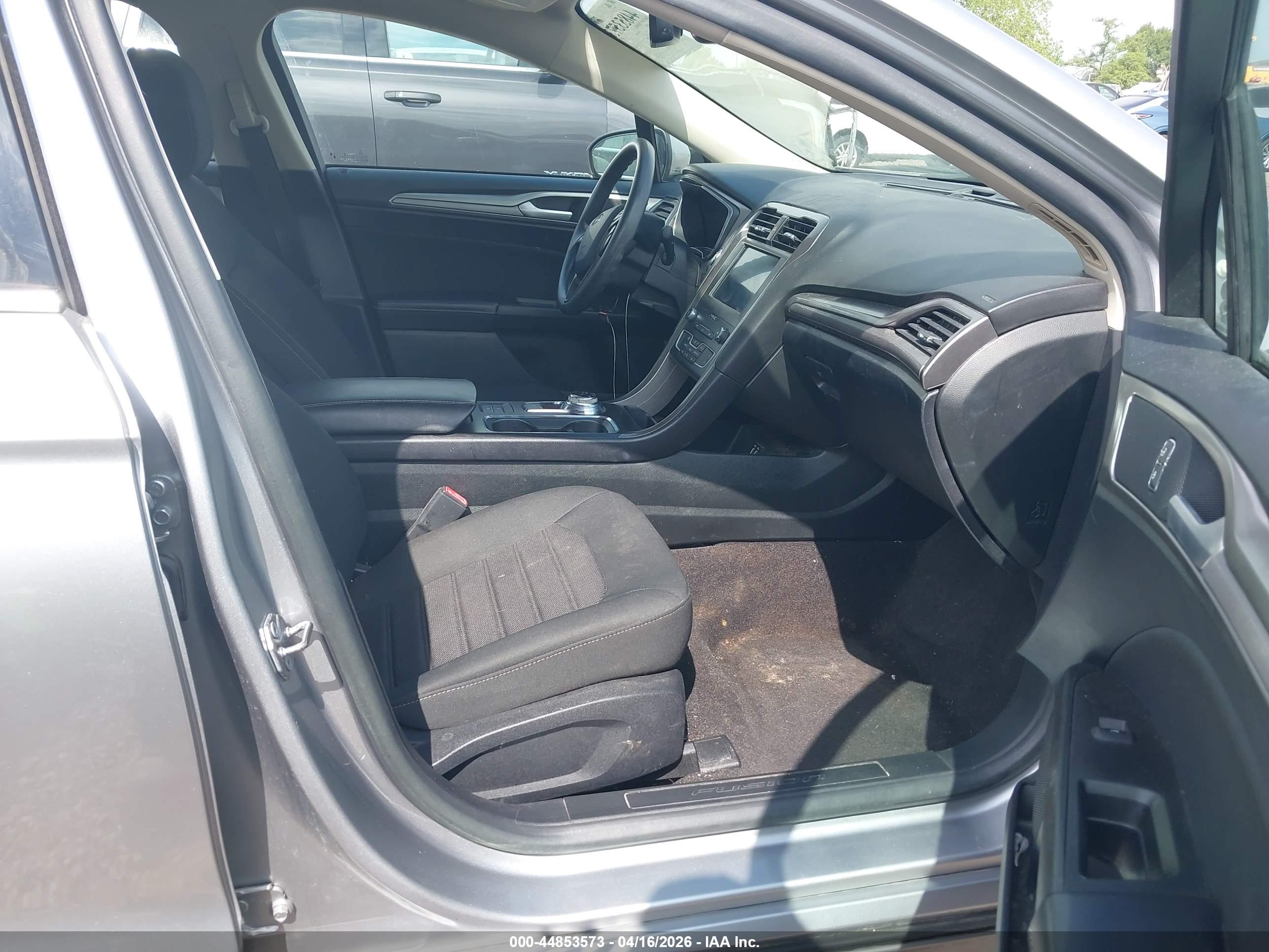 FORD FUSION image 5