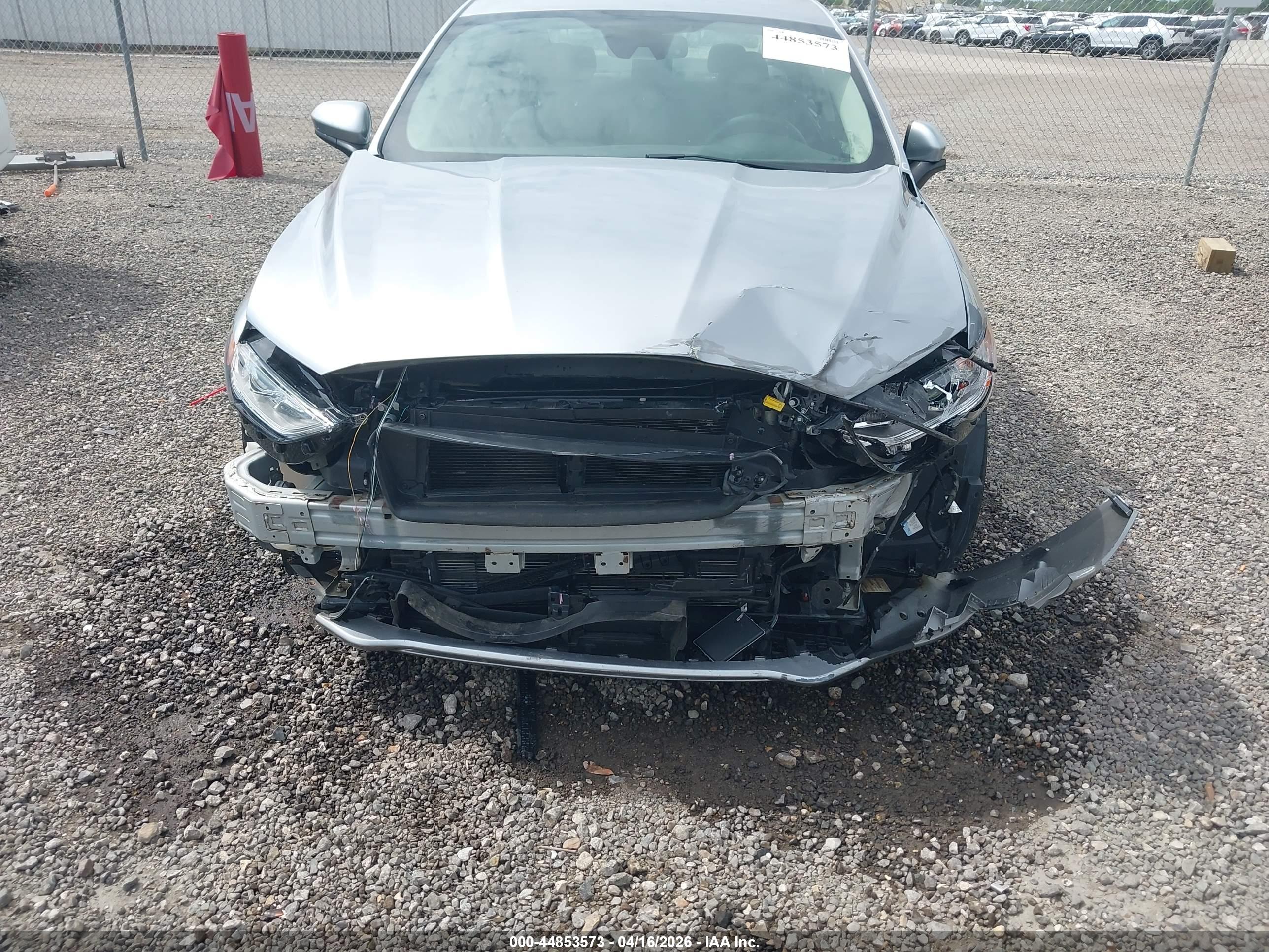 FORD FUSION image 6