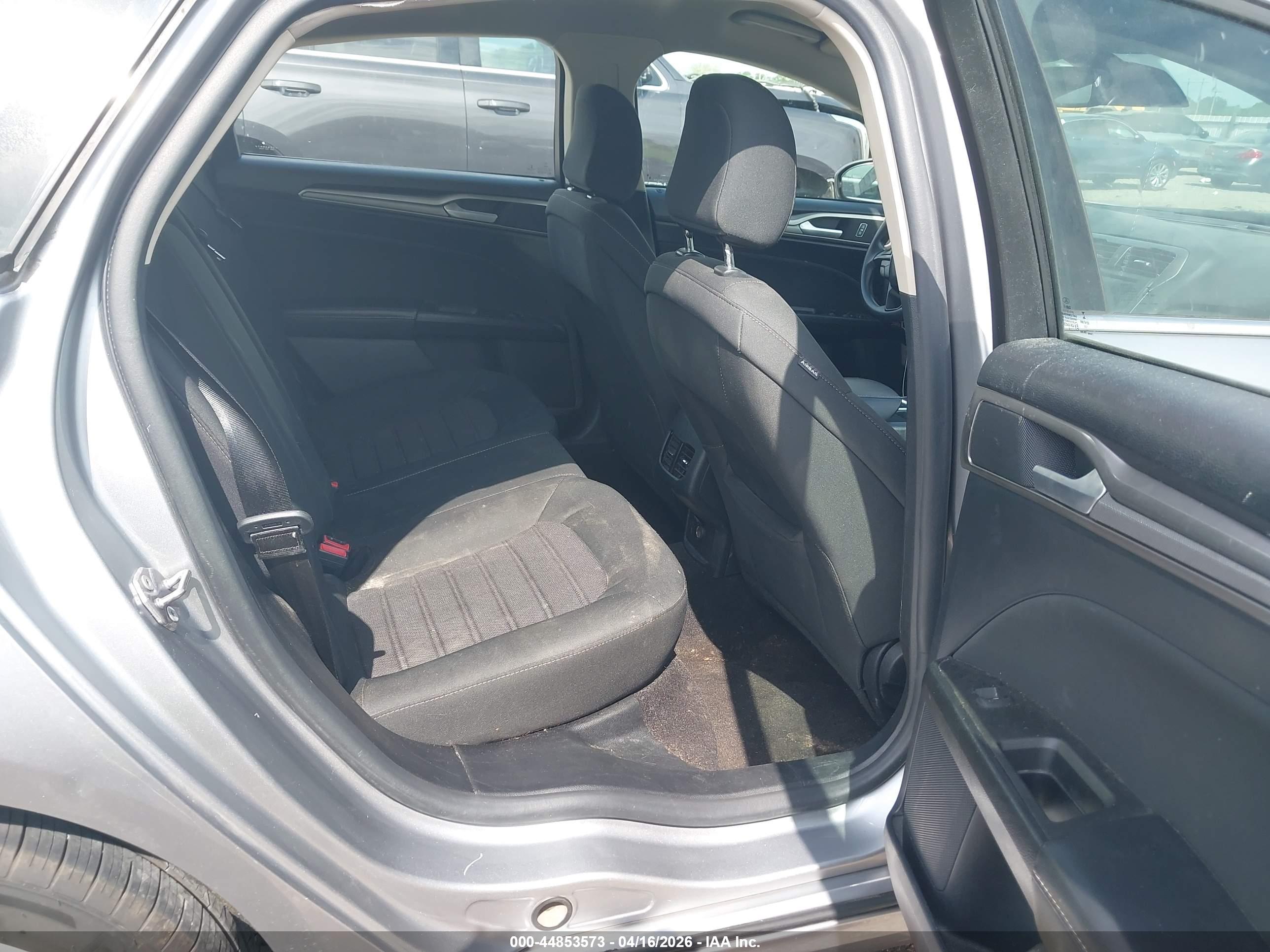 FORD FUSION image 8