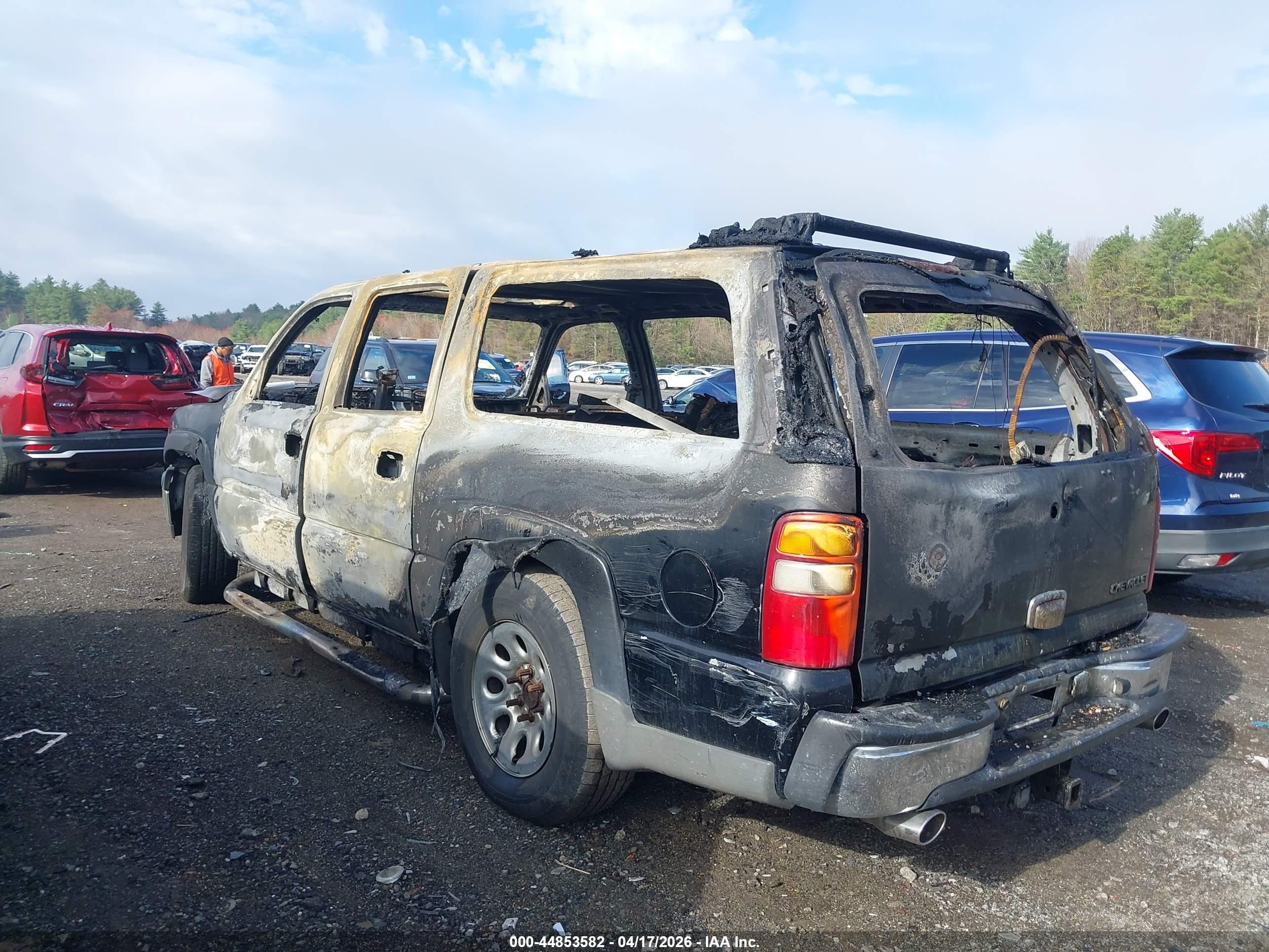 CHEVROLET SUBURBAN image 3