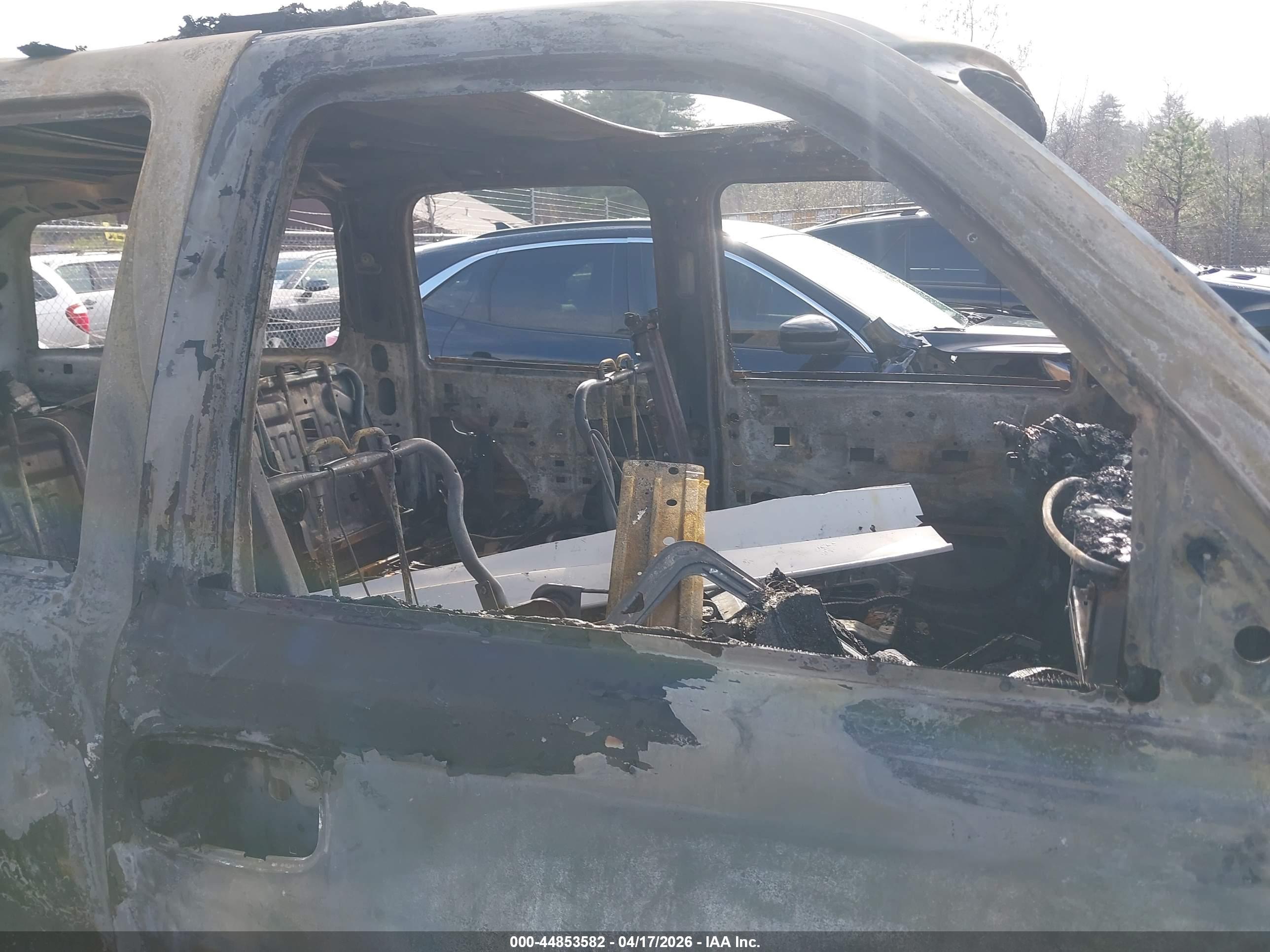 CHEVROLET SUBURBAN image 5