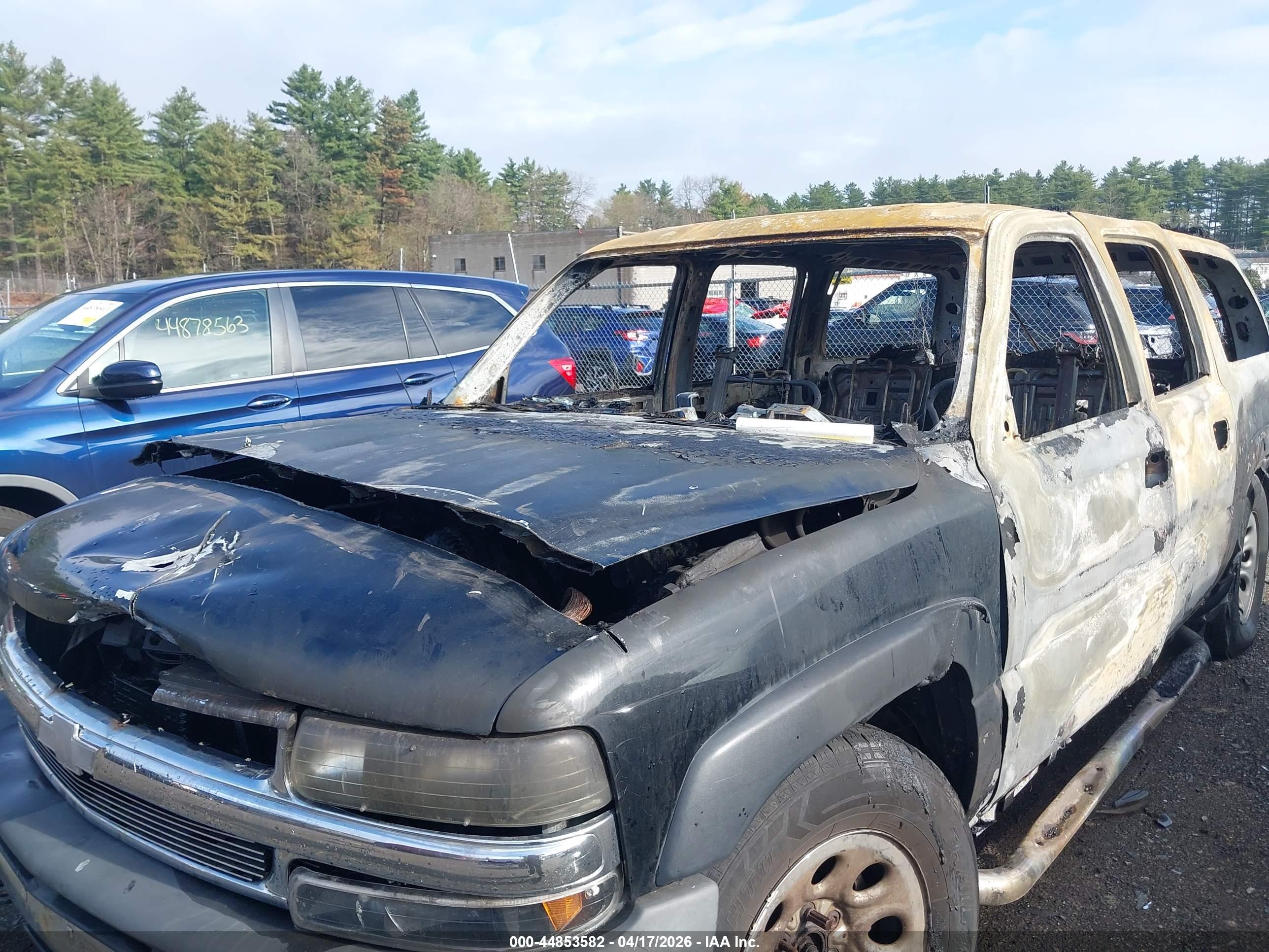 CHEVROLET SUBURBAN image 6