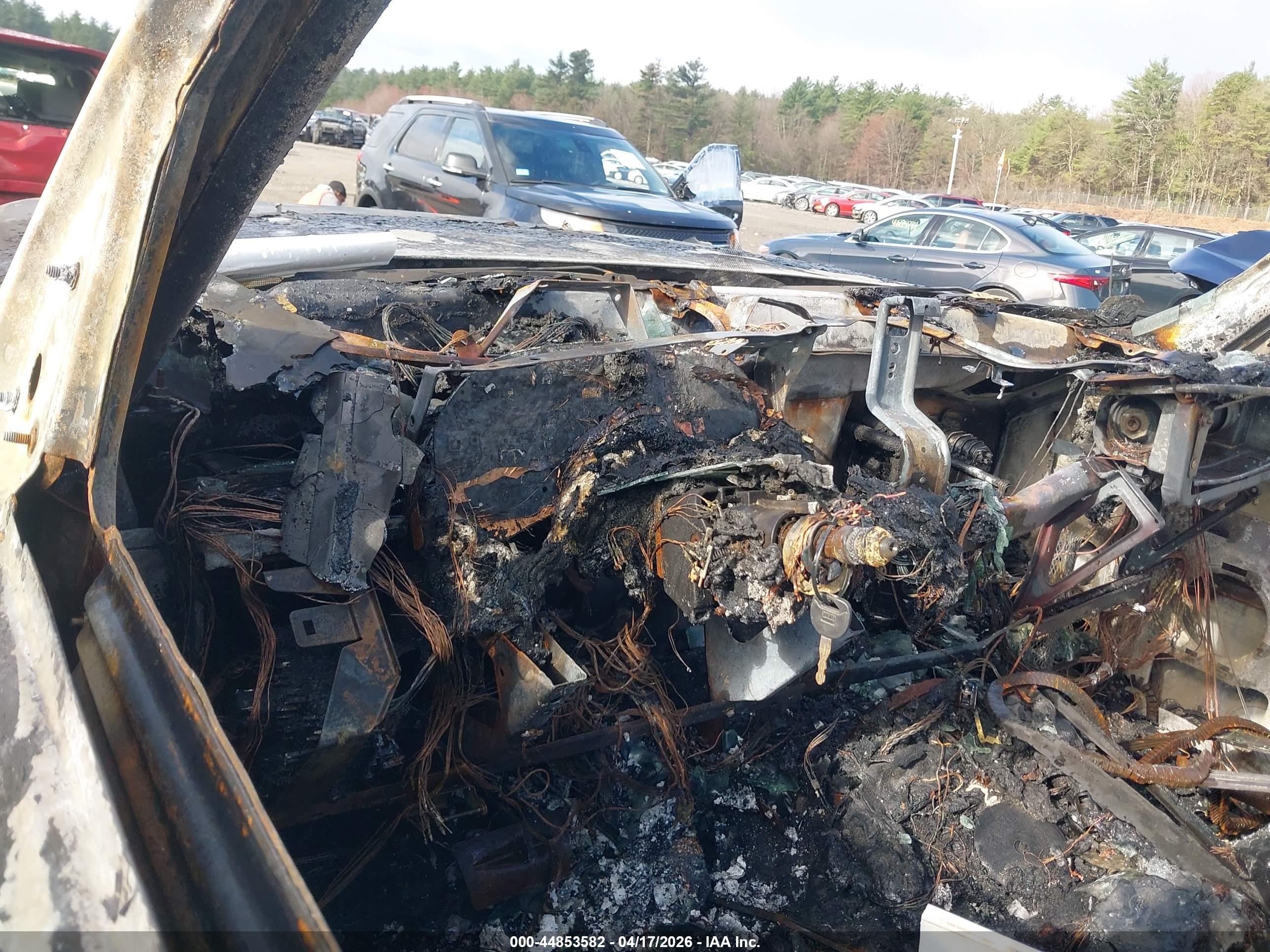 CHEVROLET SUBURBAN image 7