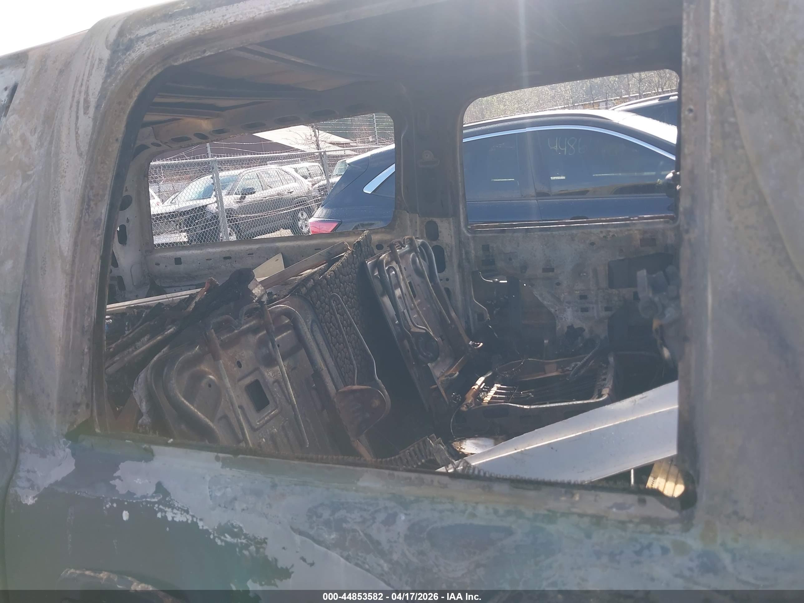 CHEVROLET SUBURBAN image 8