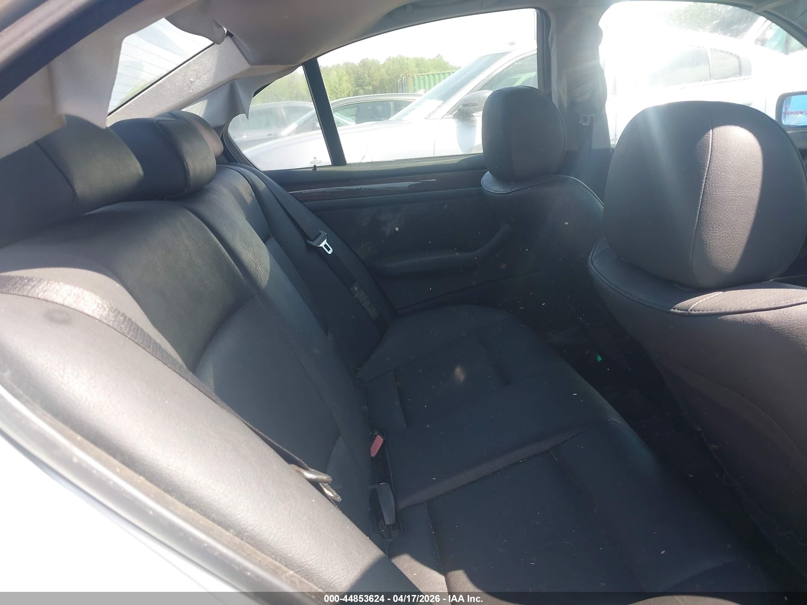 BMW 325I image 8