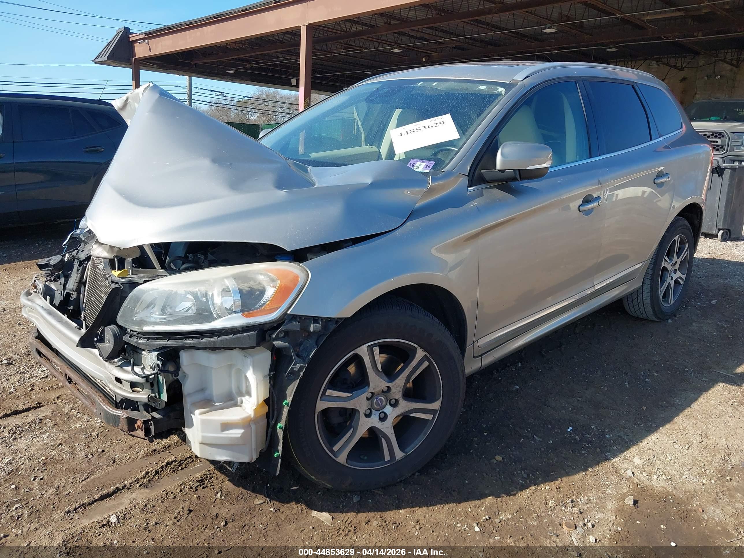 VOLVO XC60 image 2
