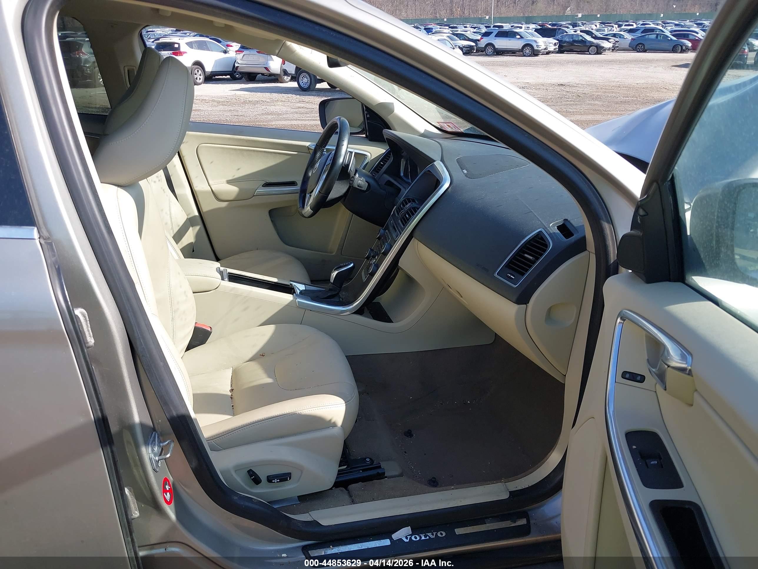 VOLVO XC60 image 5