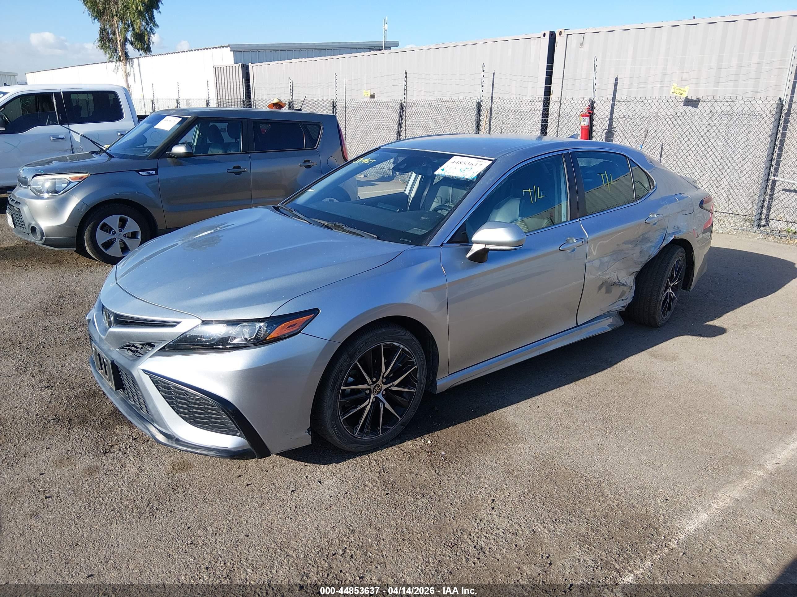 TOYOTA CAMRY image 2