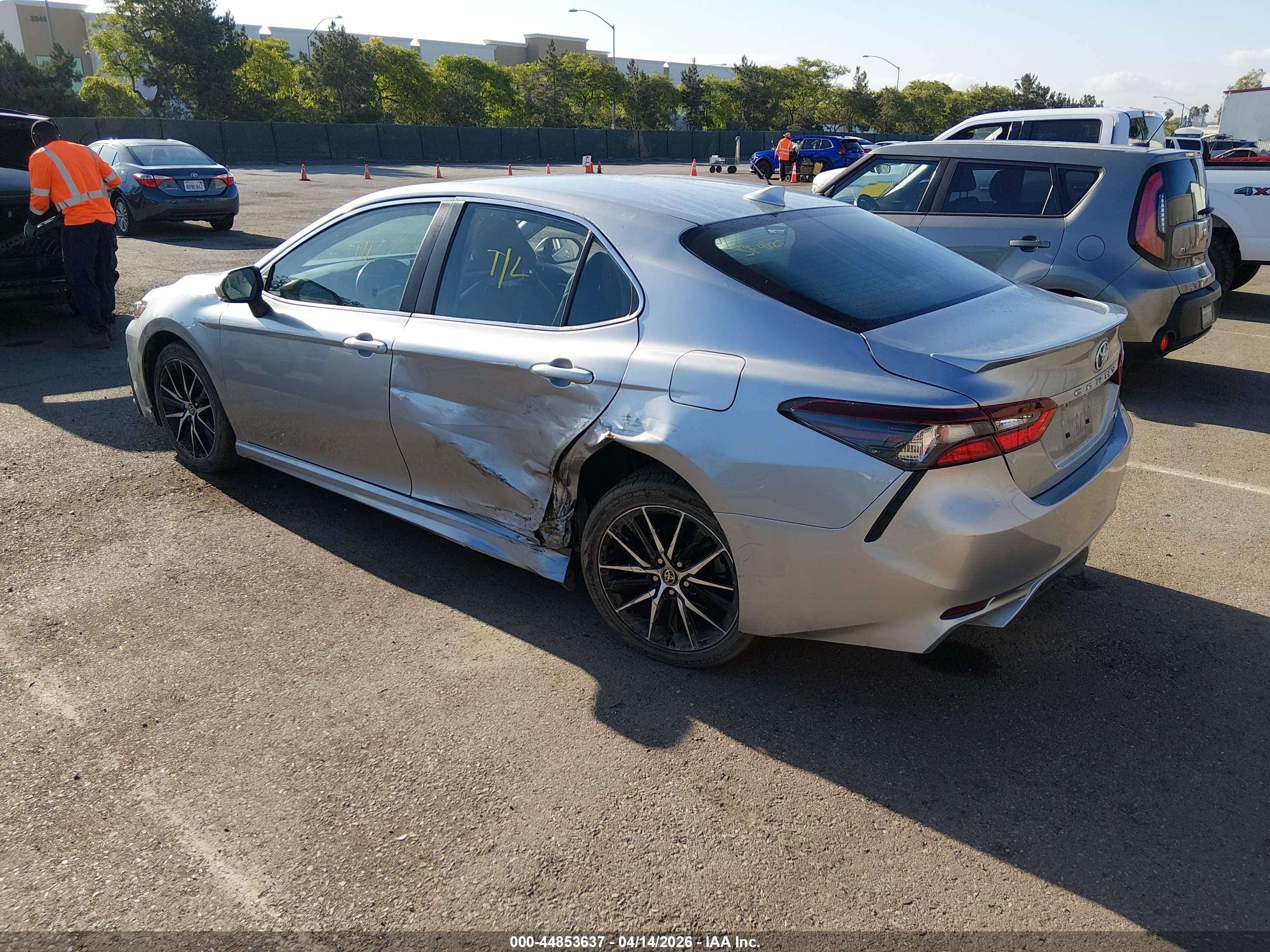 TOYOTA CAMRY image 3