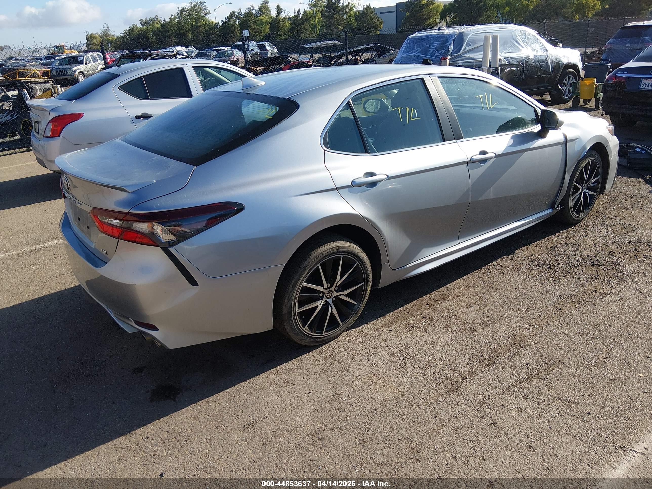TOYOTA CAMRY image 4