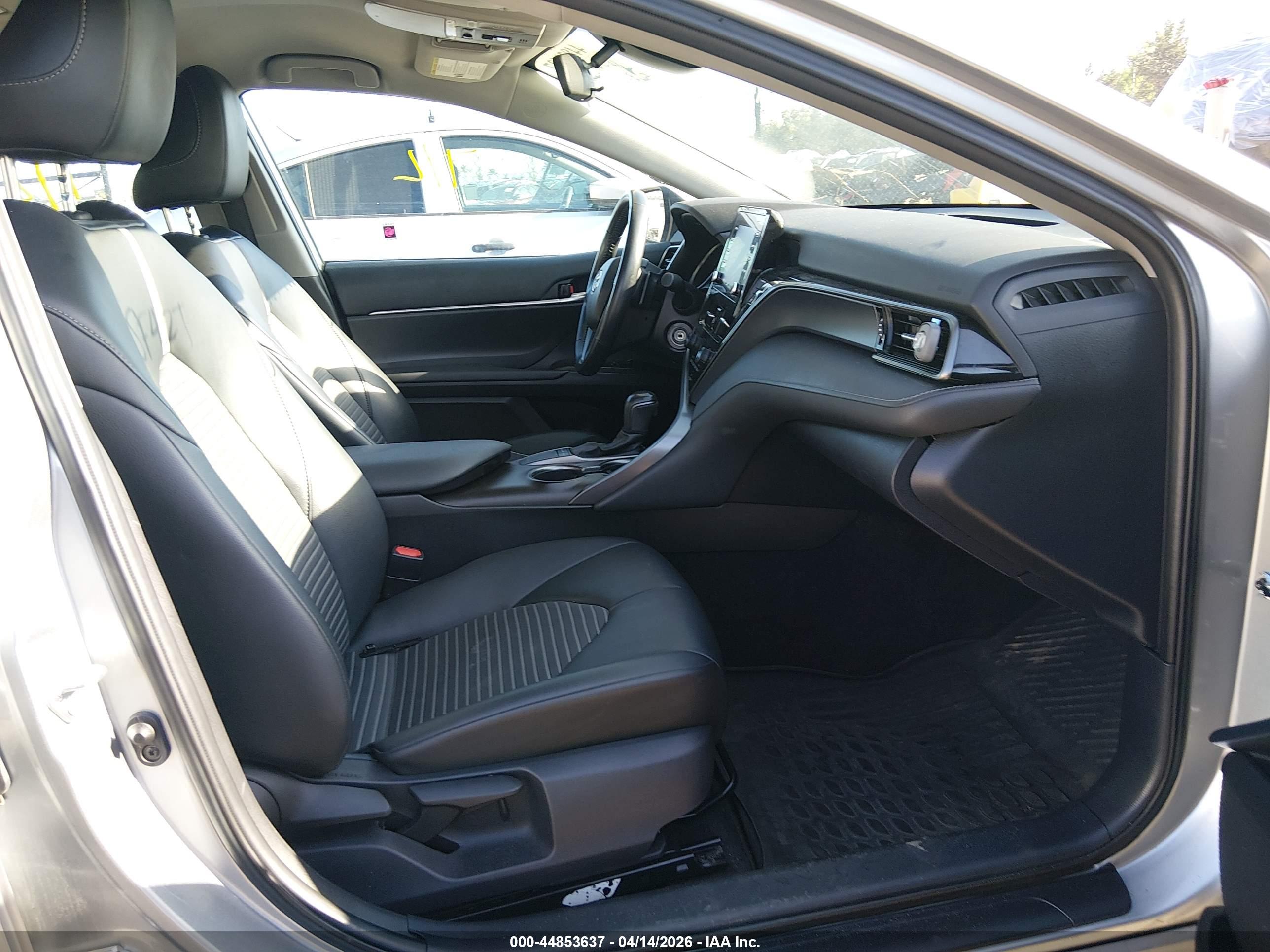 TOYOTA CAMRY image 5