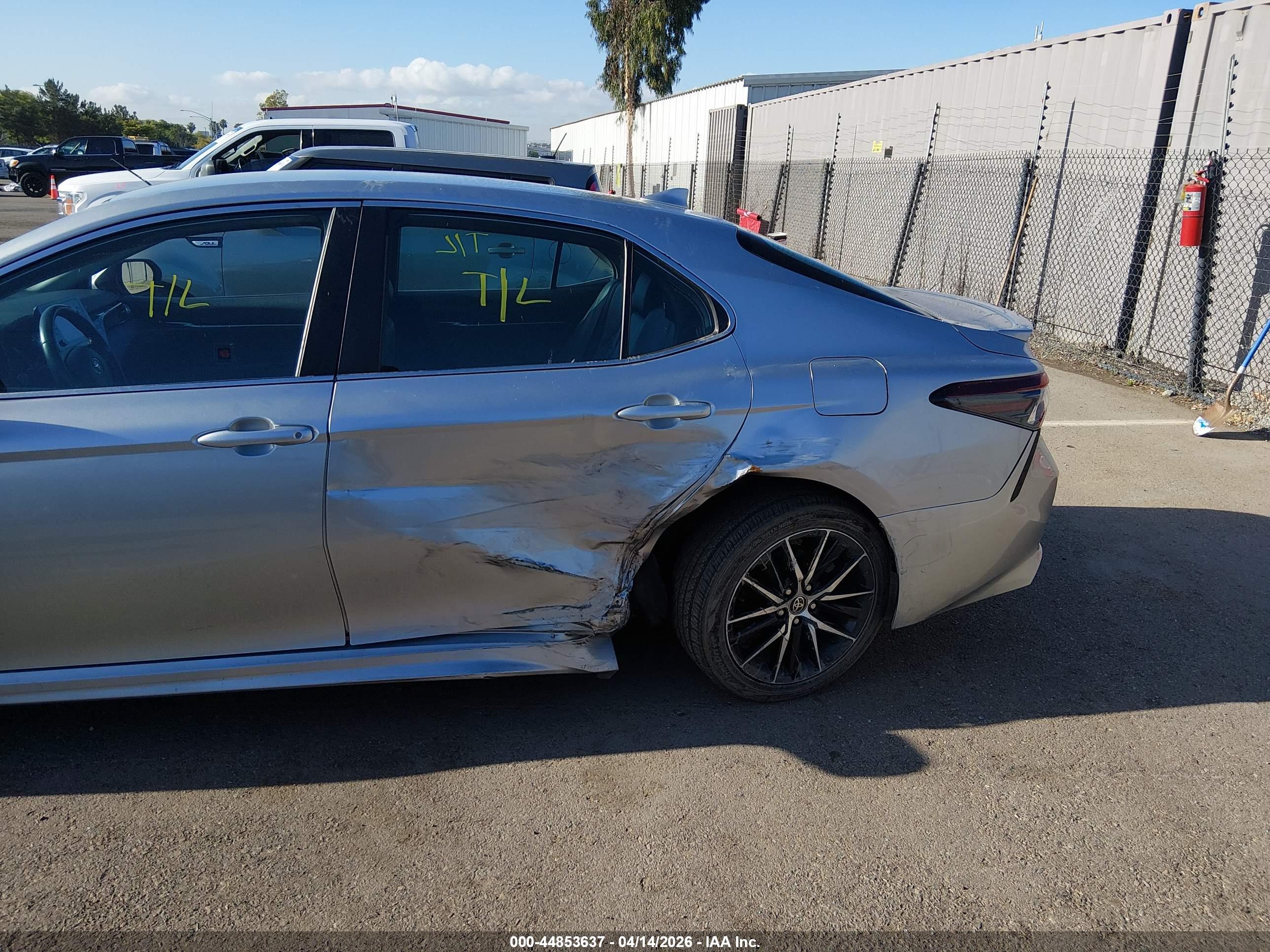 TOYOTA CAMRY image 6