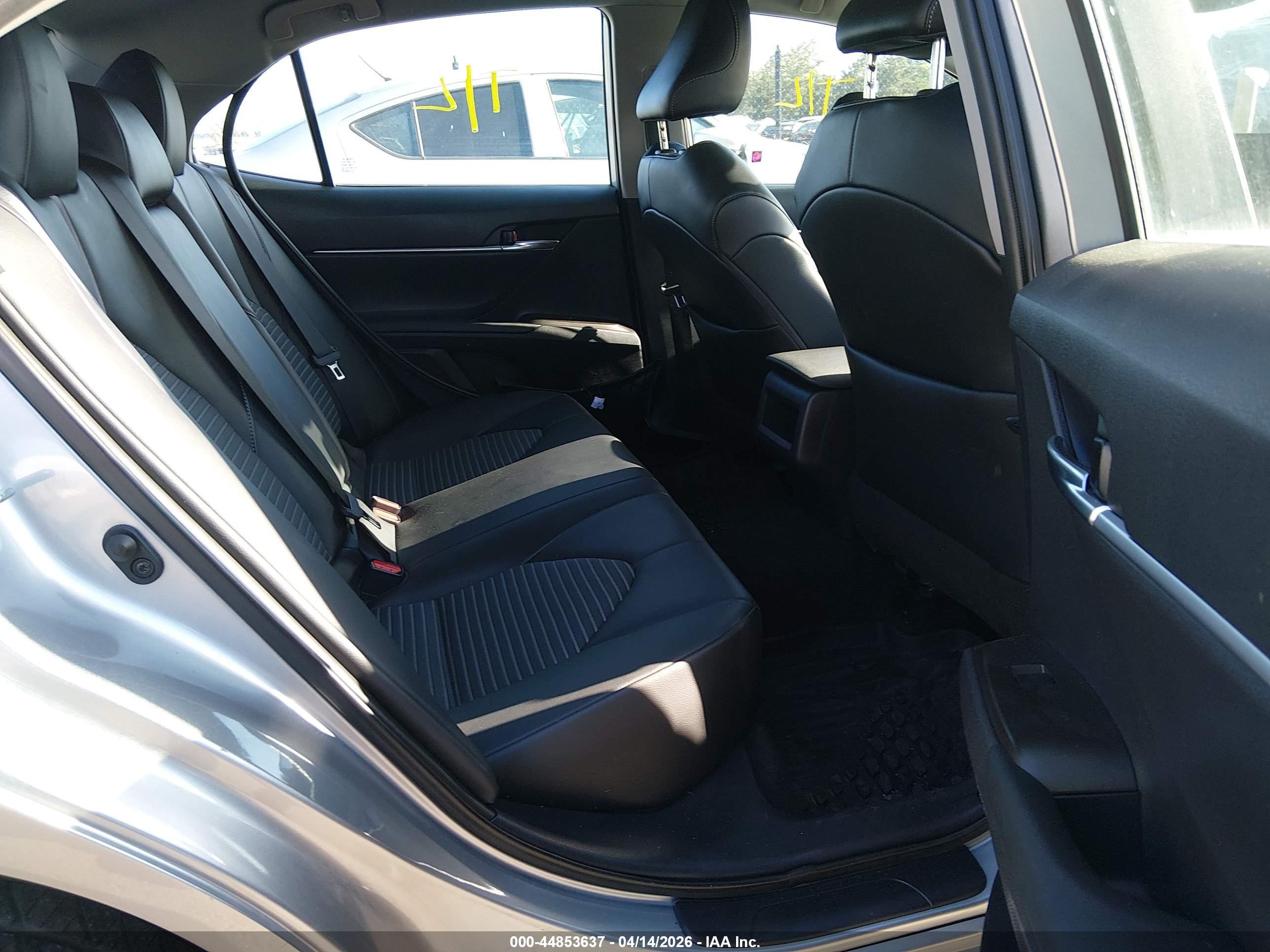 TOYOTA CAMRY image 8