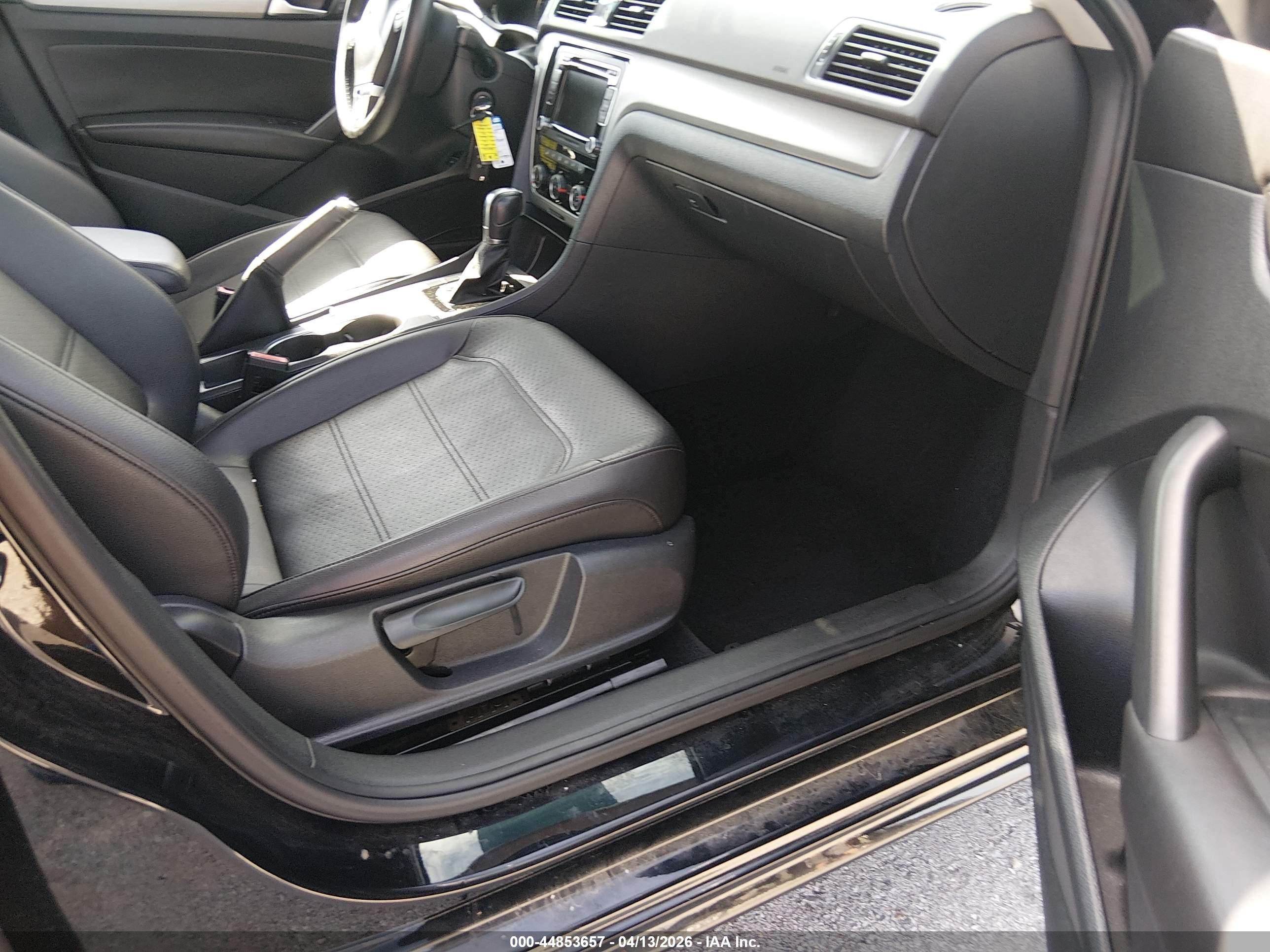 VOLKSWAGEN PASSAT image 5