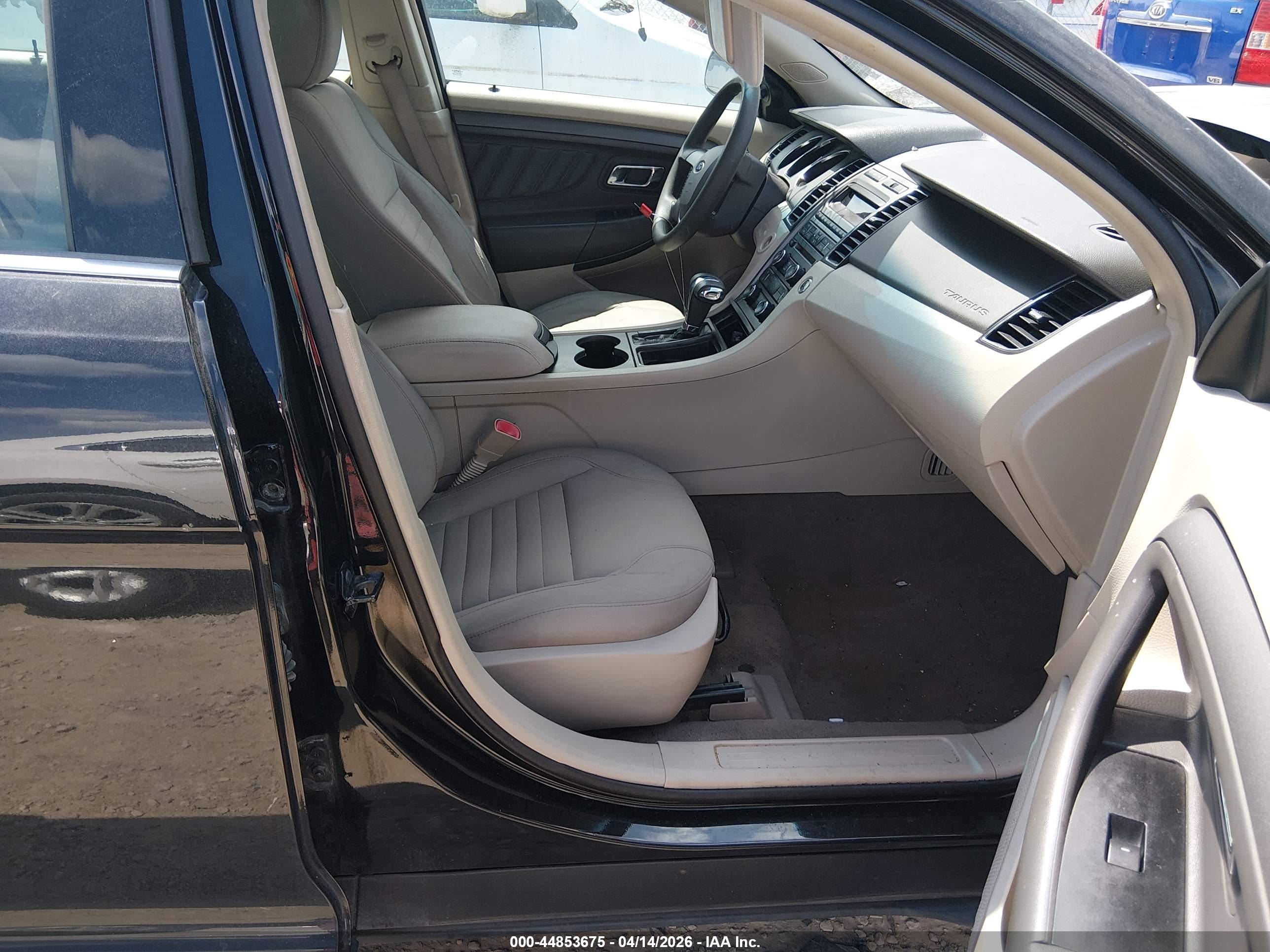FORD TAURUS image 5