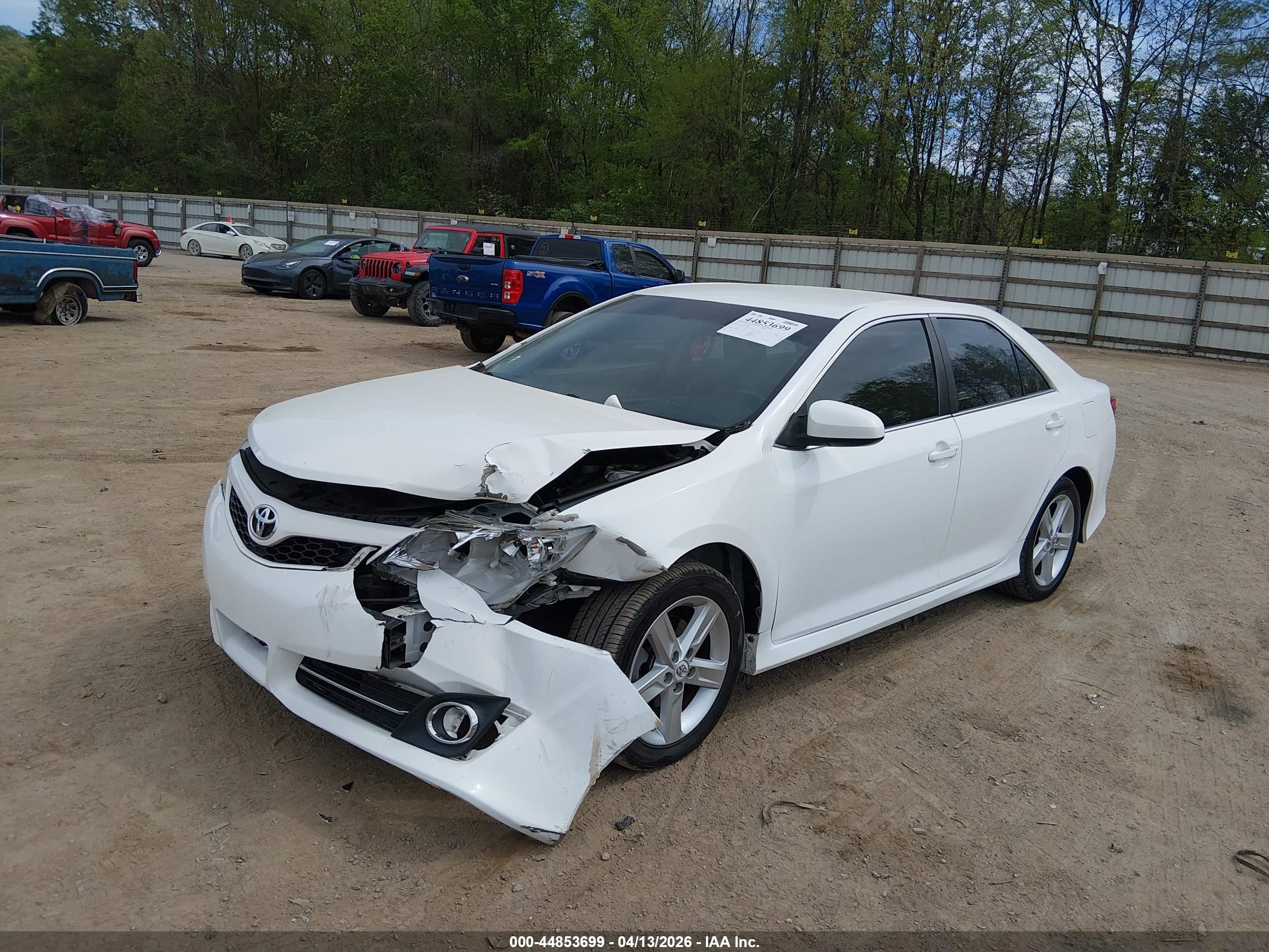 TOYOTA CAMRY image 2