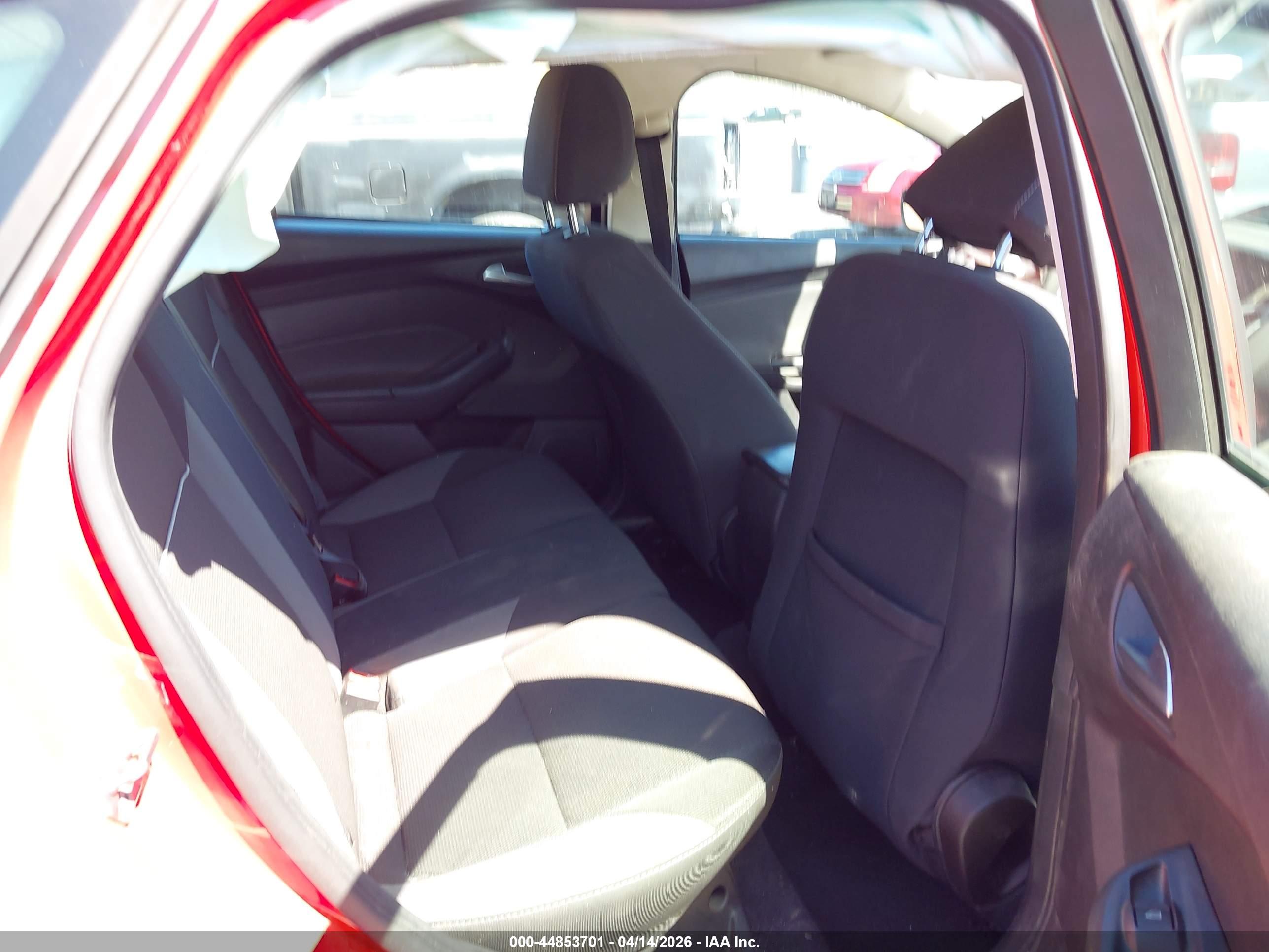 FORD FOCUS image 8