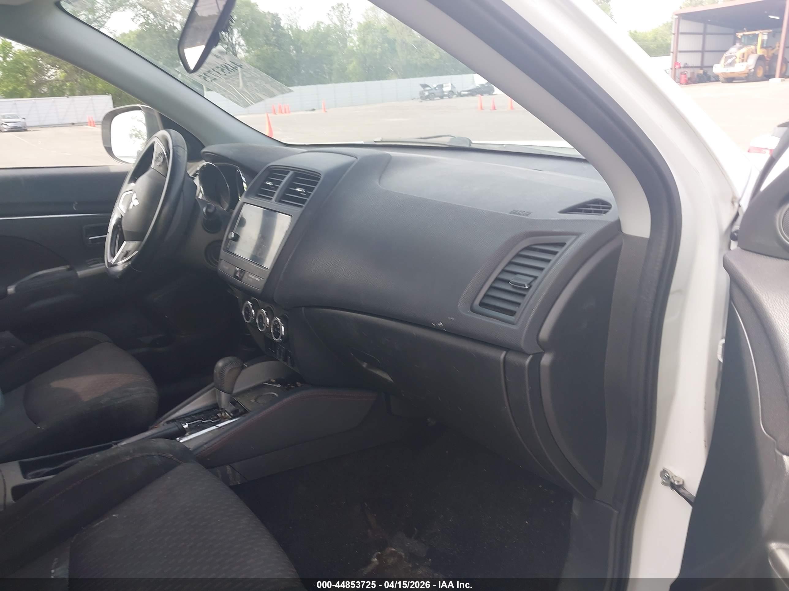 MITSUBISHI OUTLANDER image 5