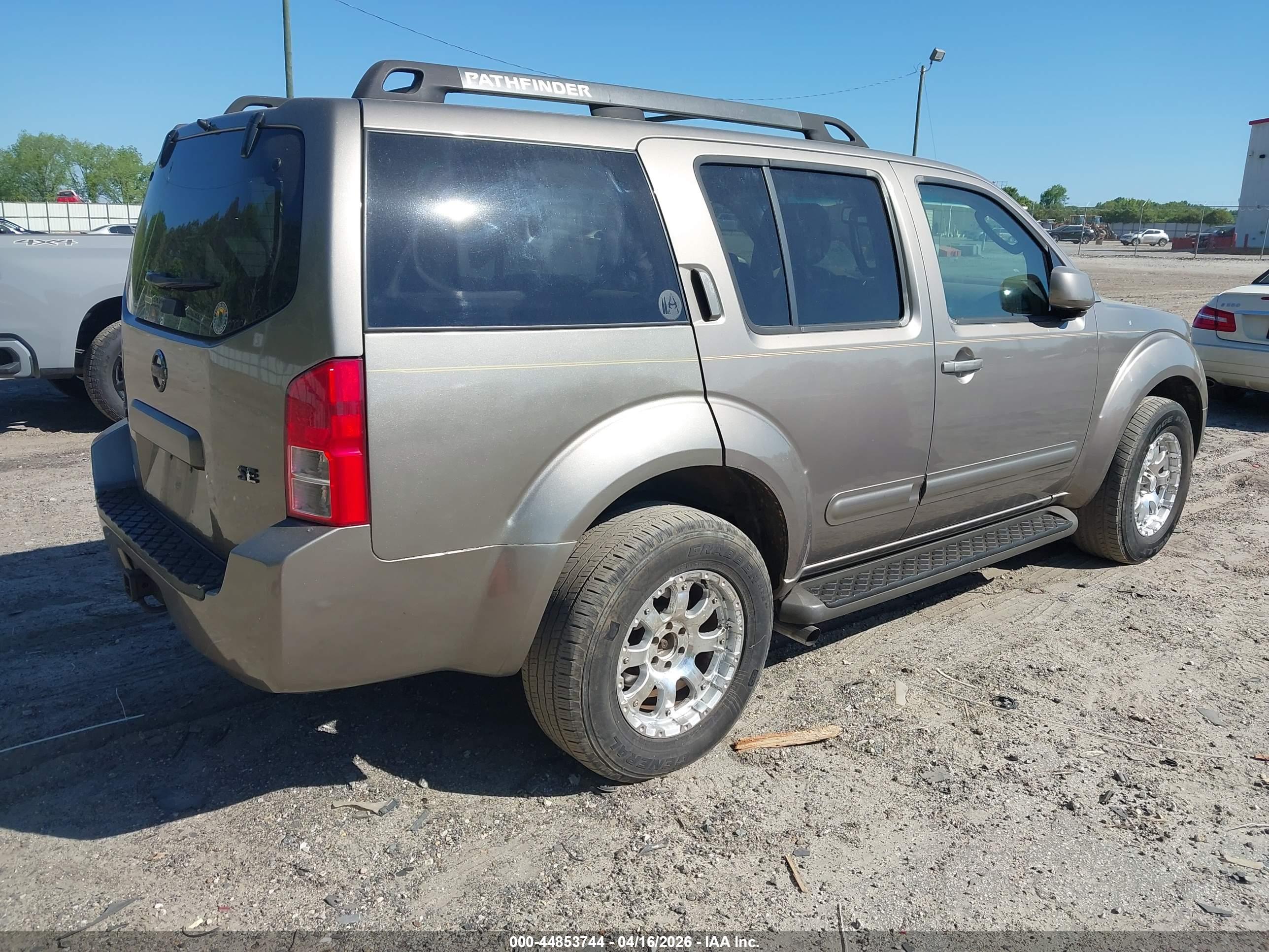 NISSAN PATHFINDER image 4