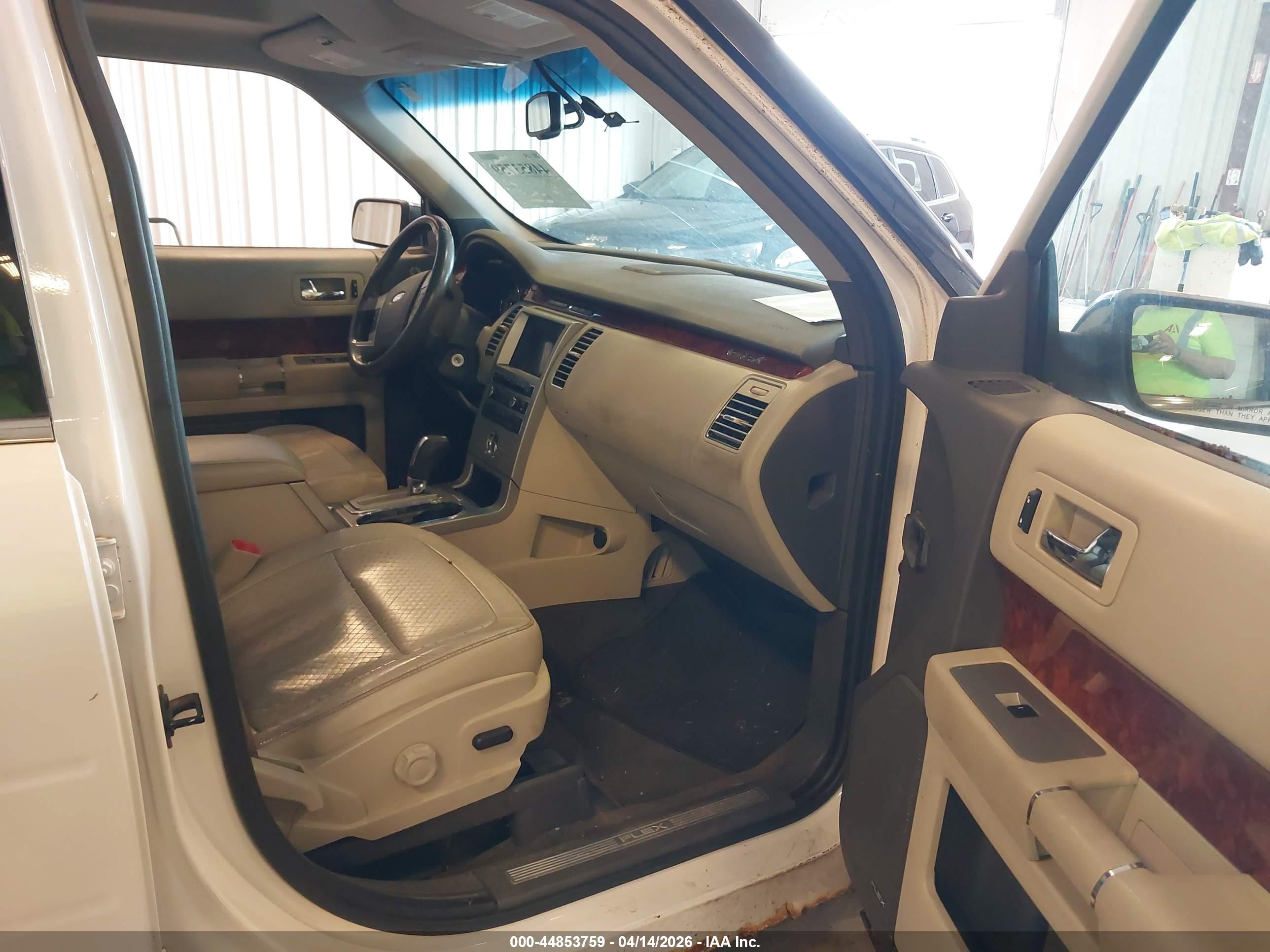 FORD FLEX image 5
