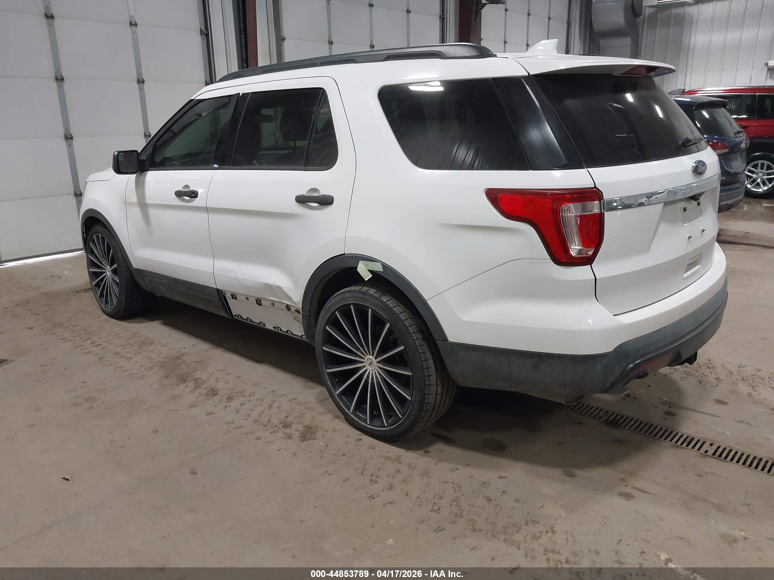 FORD EXPLORER image 3