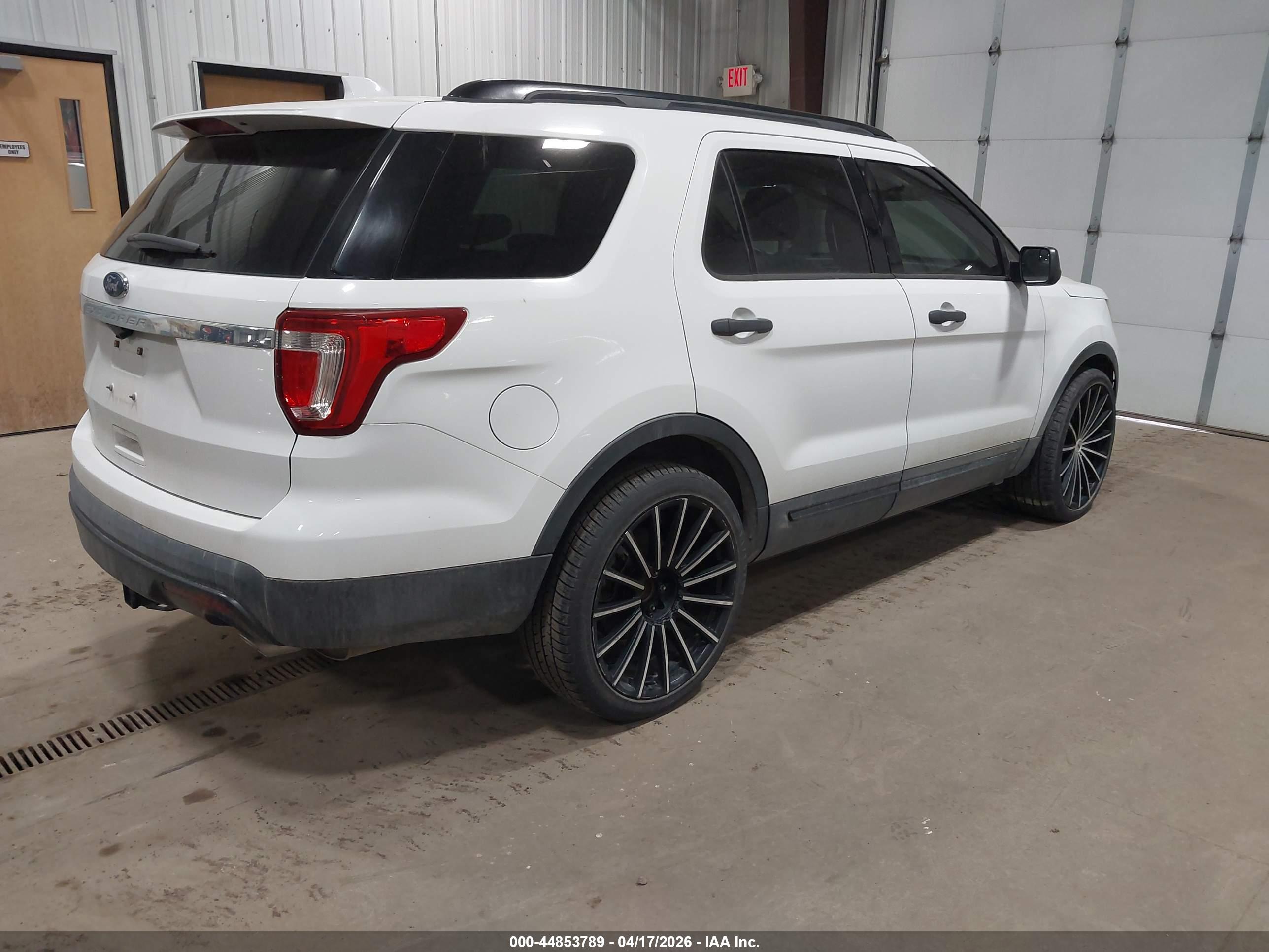 FORD EXPLORER image 4
