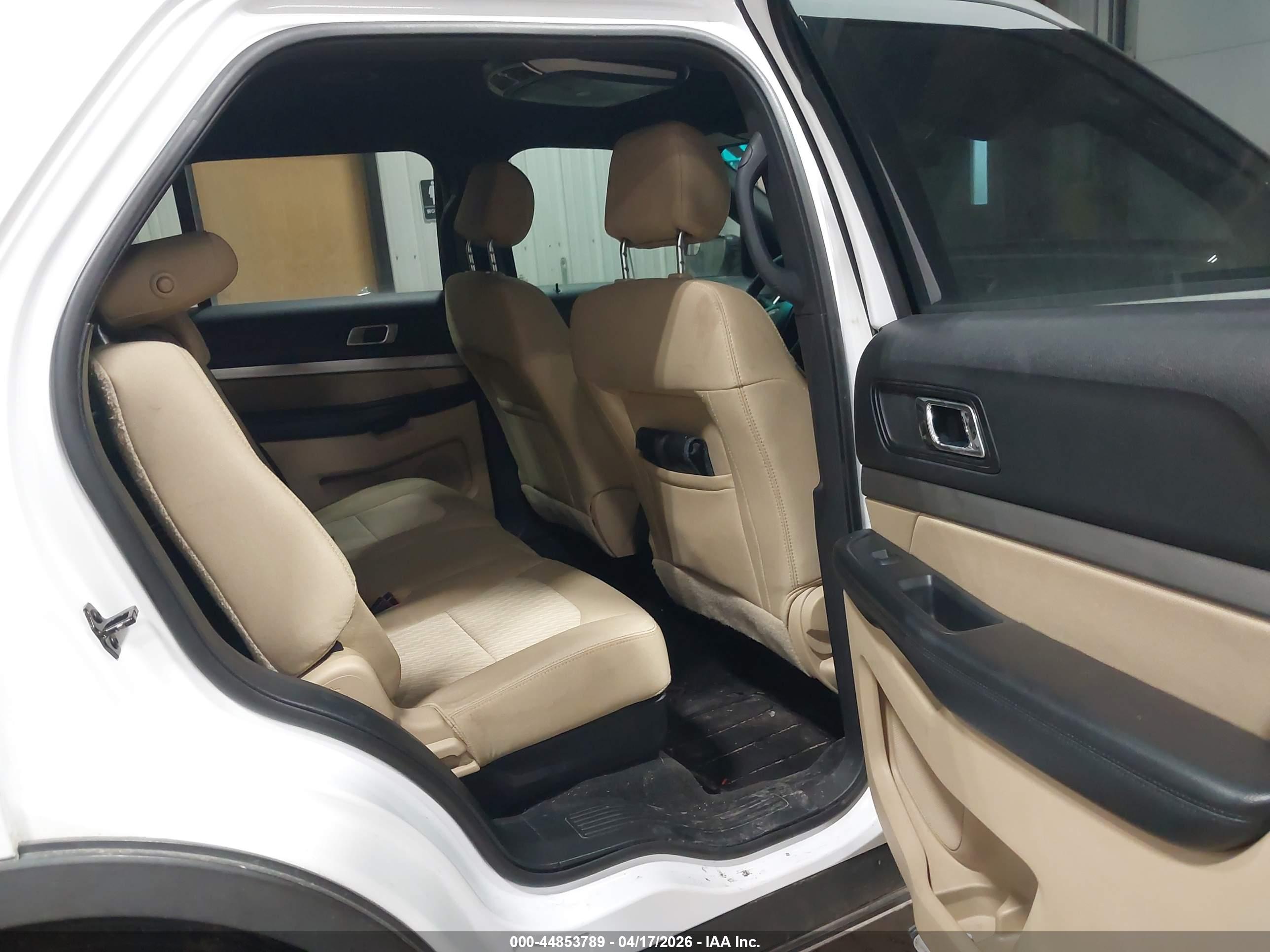 FORD EXPLORER image 8