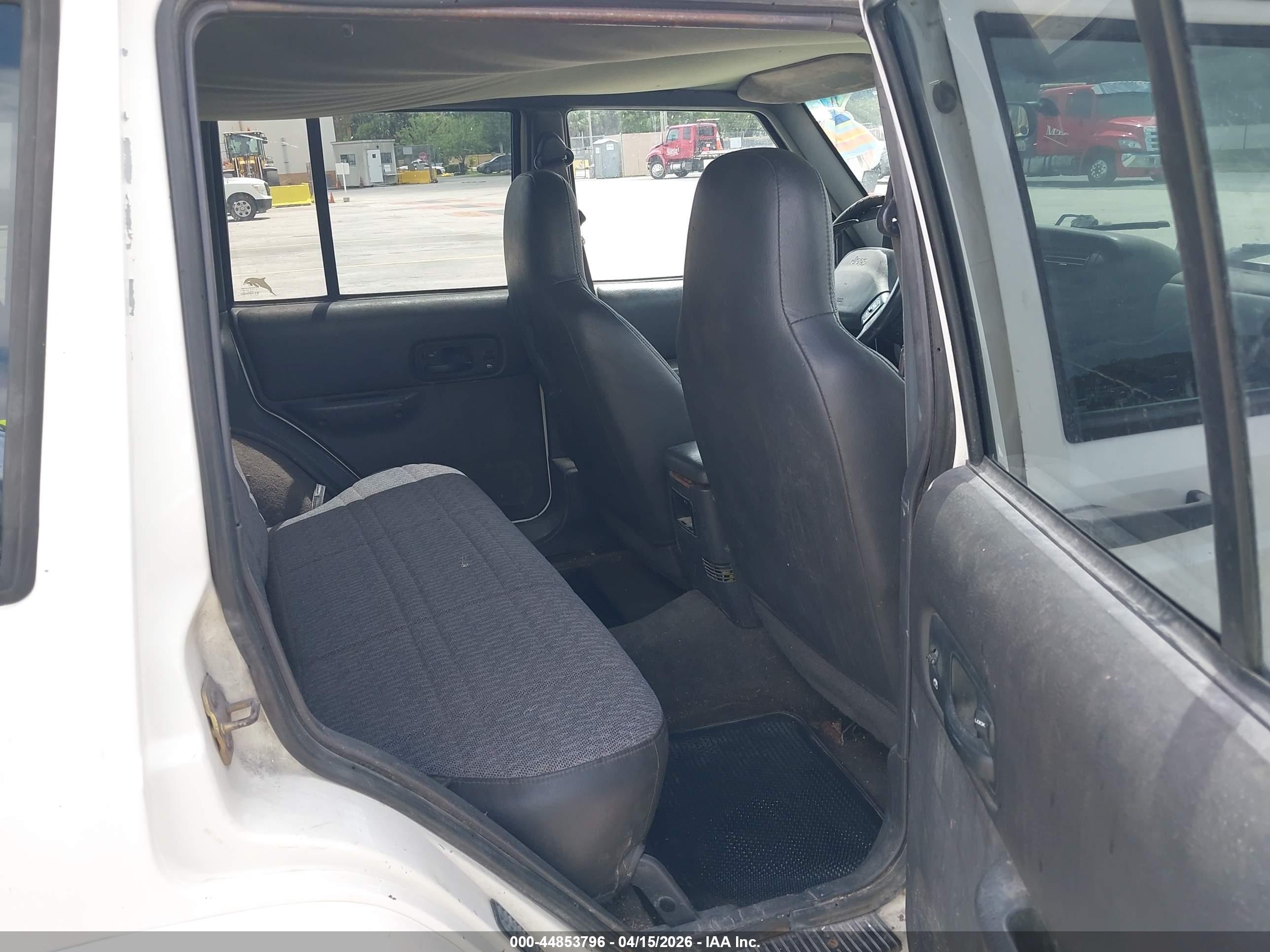 JEEP CHEROKEE image 8
