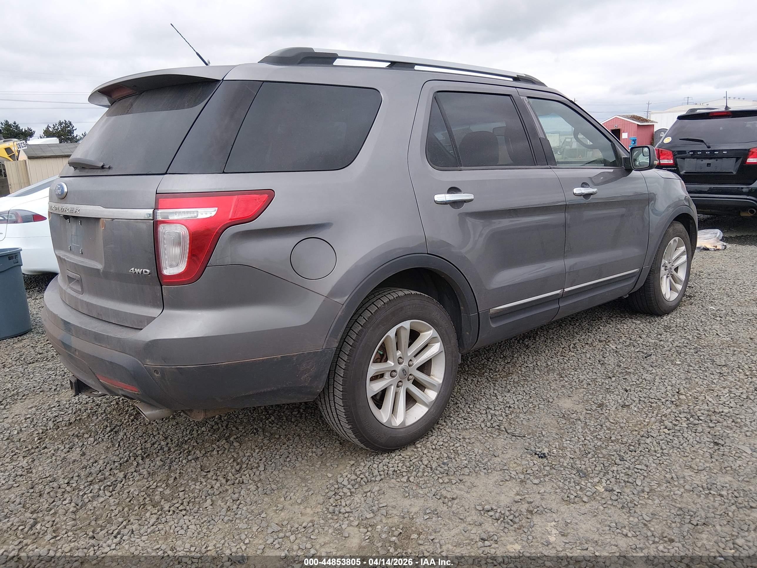 FORD EXPLORER image 4