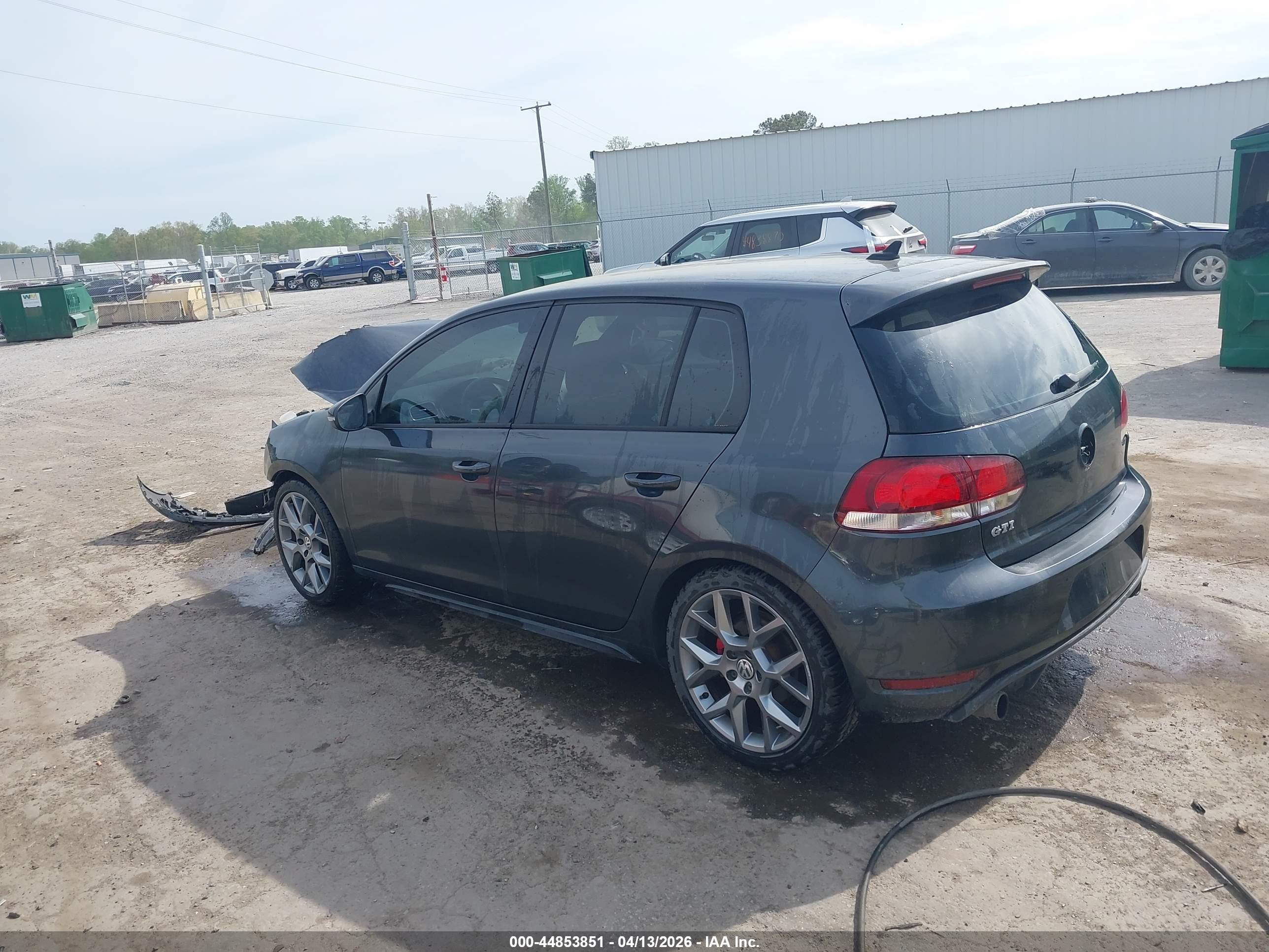 VOLKSWAGEN GTI image 3