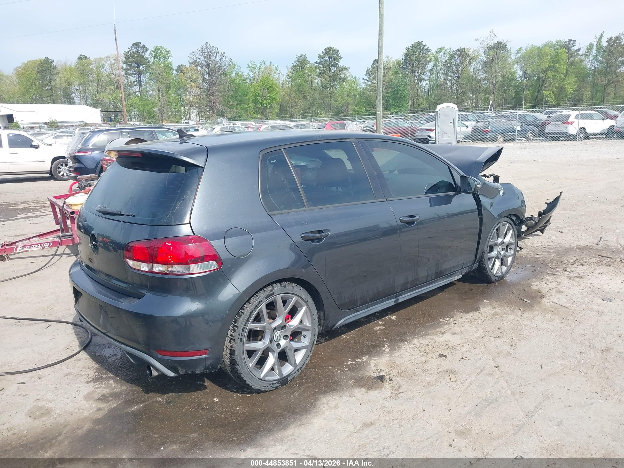 VOLKSWAGEN GTI image 4