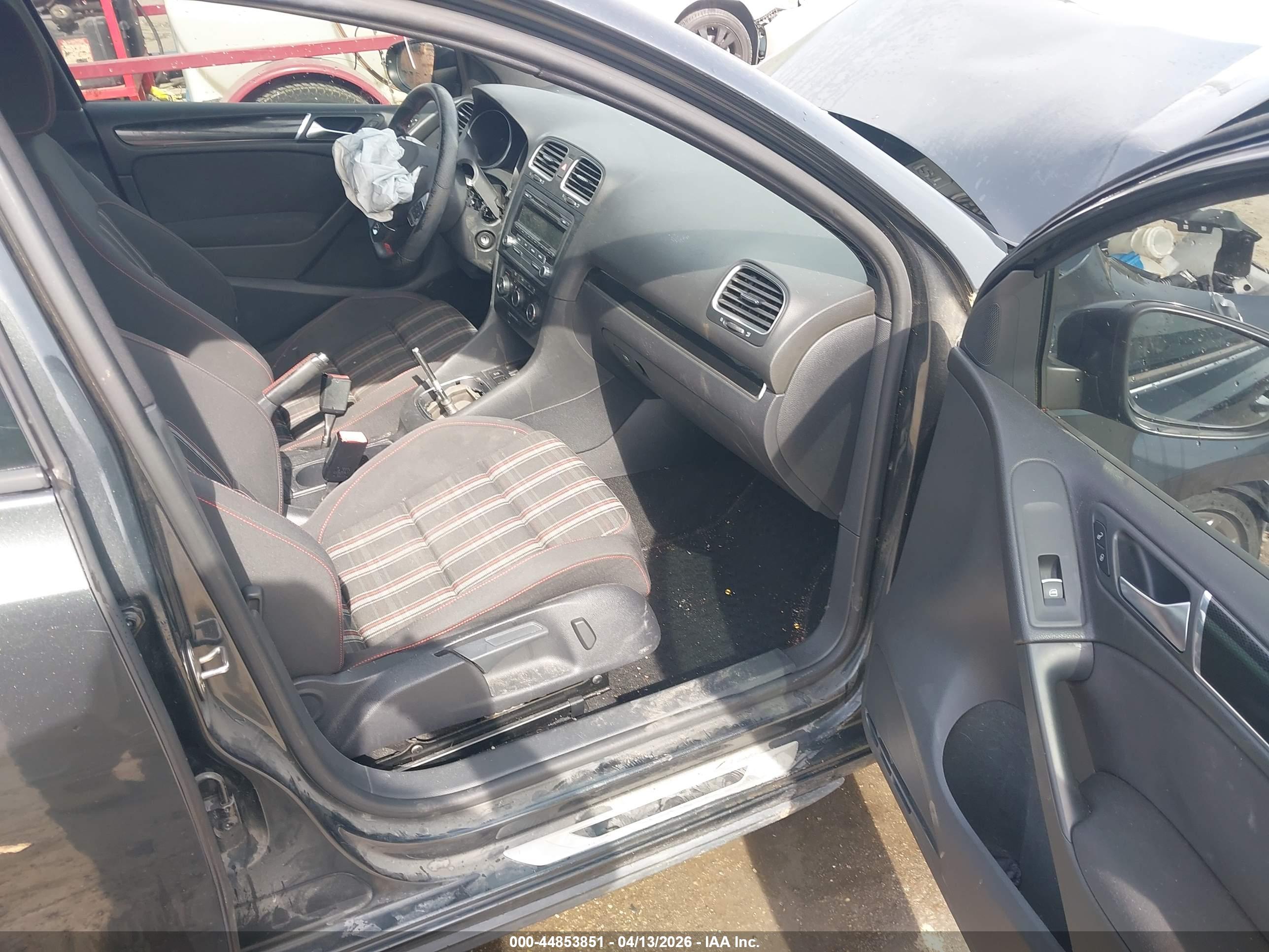 VOLKSWAGEN GTI image 5