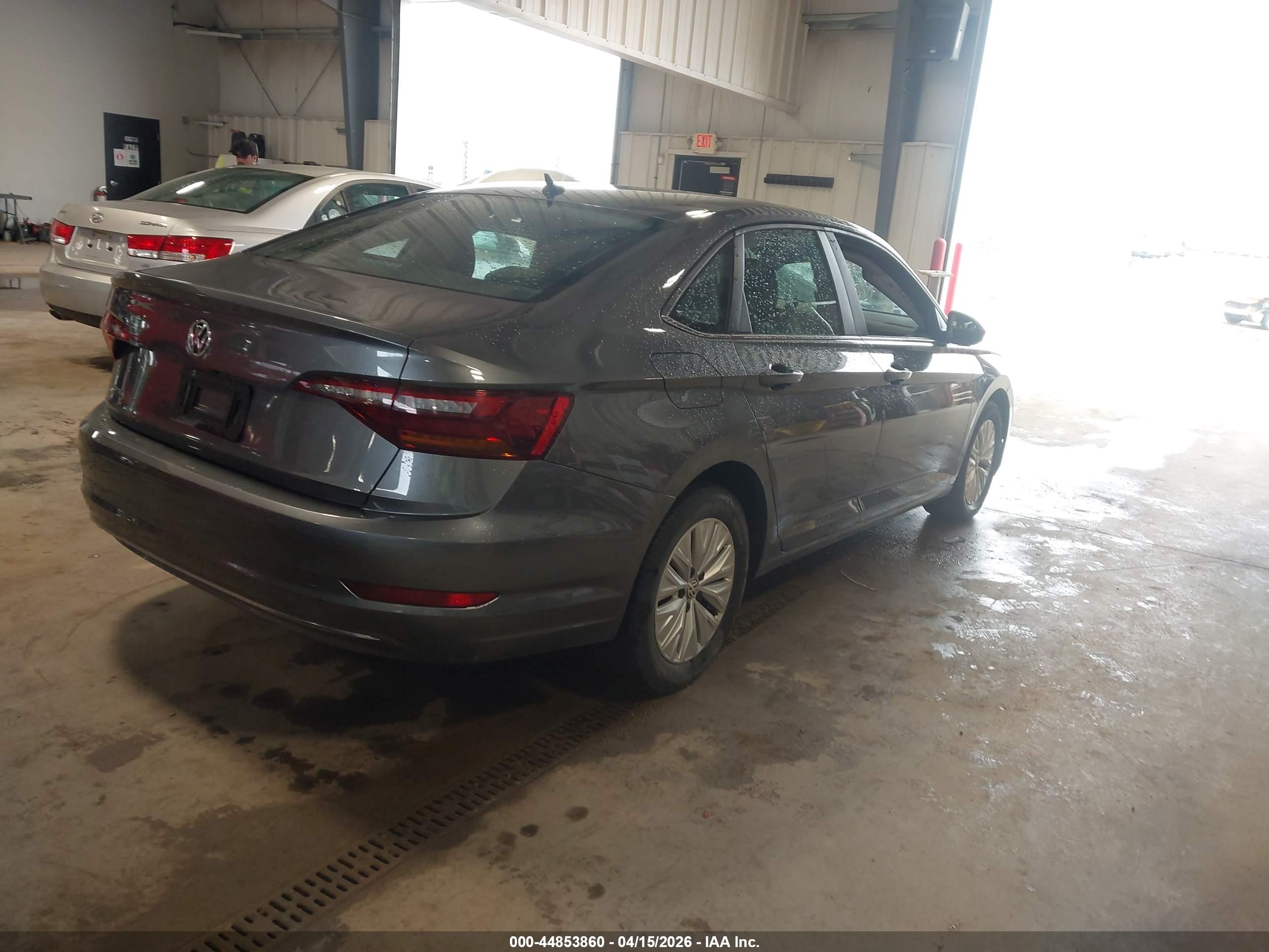 VOLKSWAGEN JETTA image 4