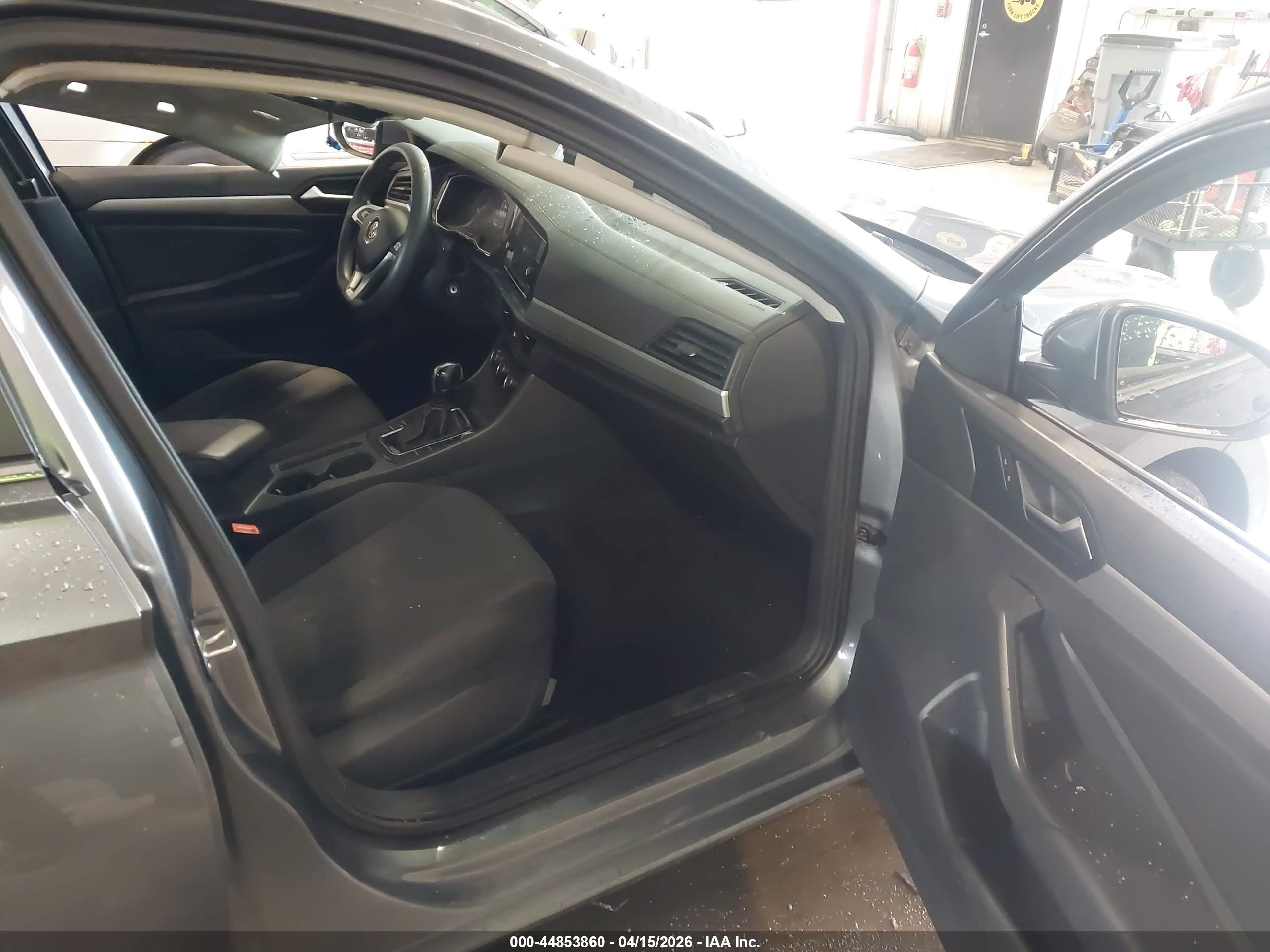 VOLKSWAGEN JETTA image 5