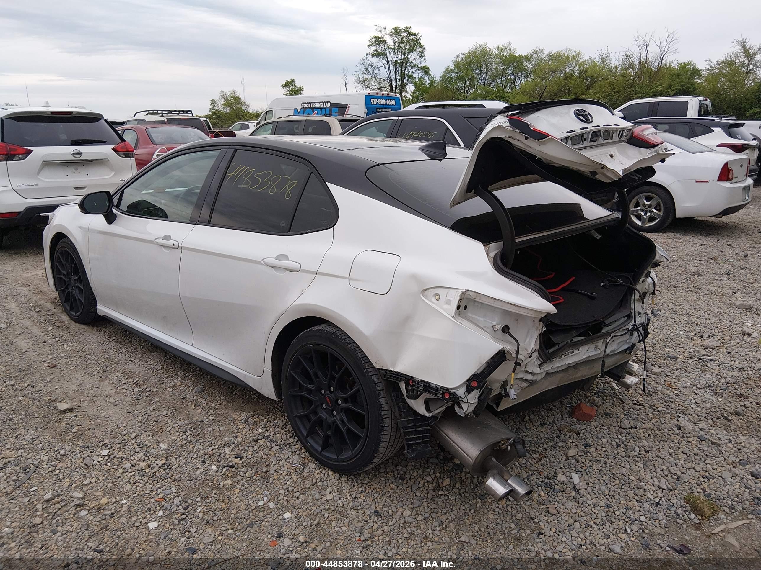 TOYOTA CAMRY image 3