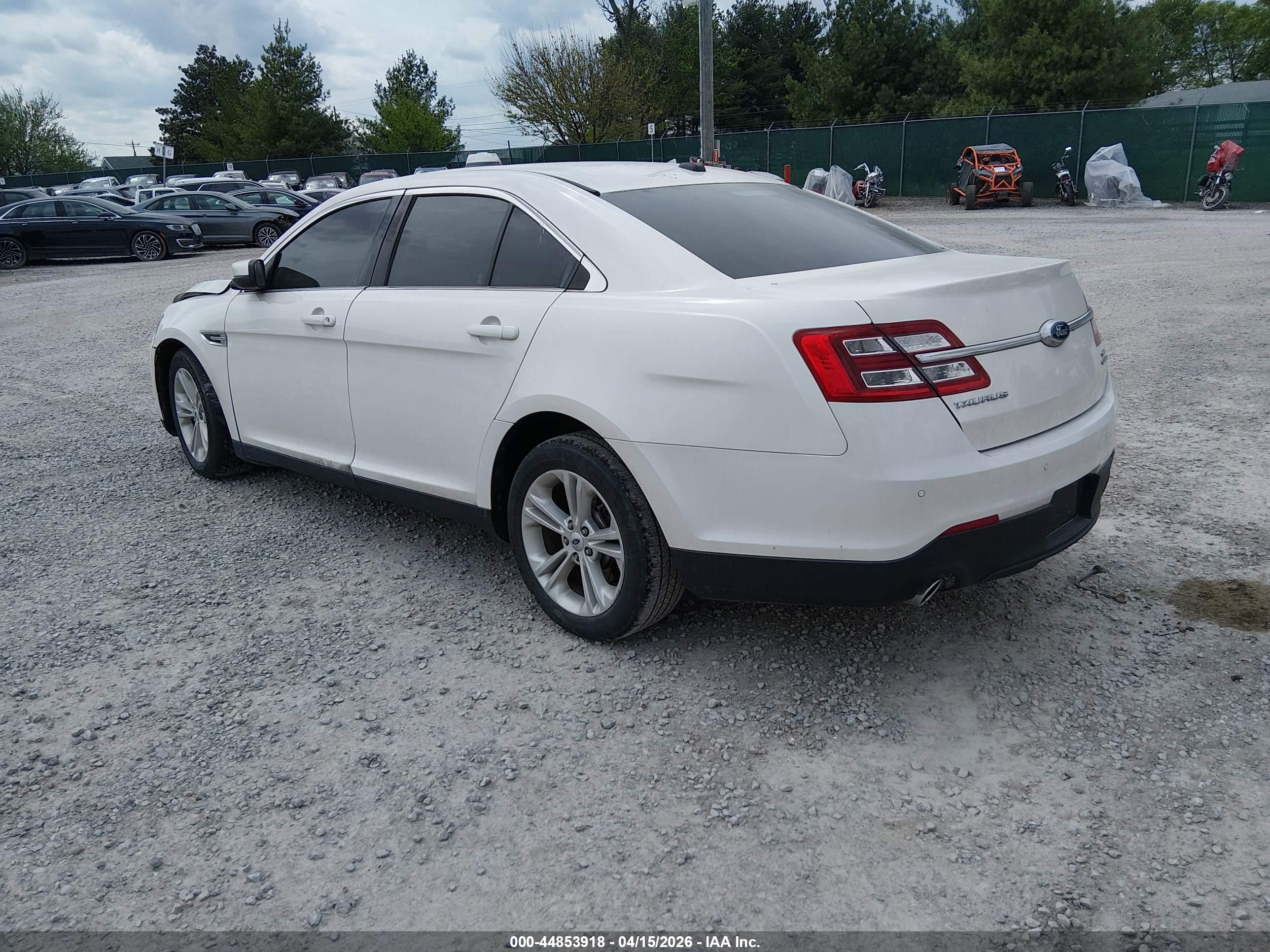 FORD TAURUS image 3