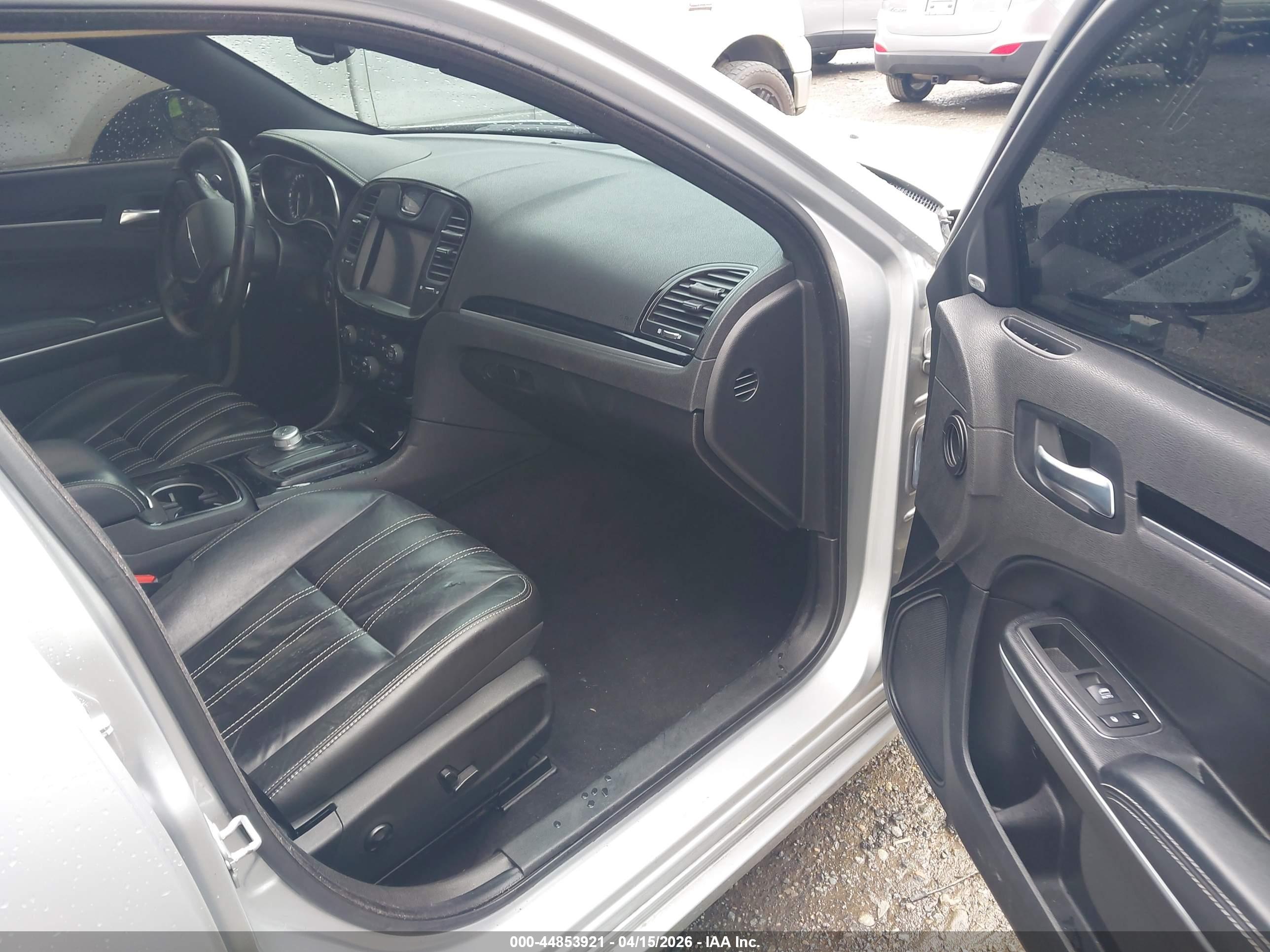 CHRYSLER 300 image 5