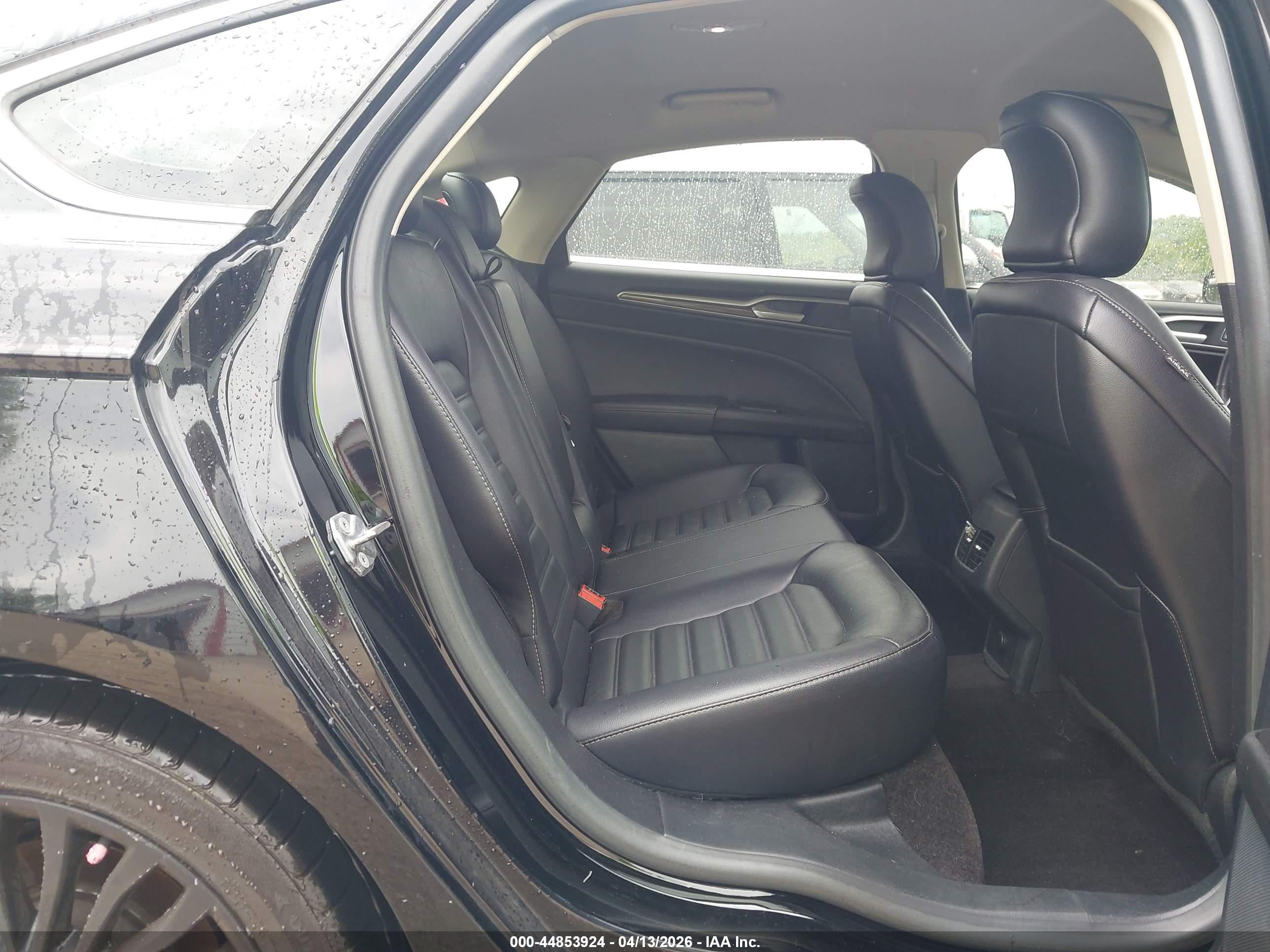 FORD FUSION image 8