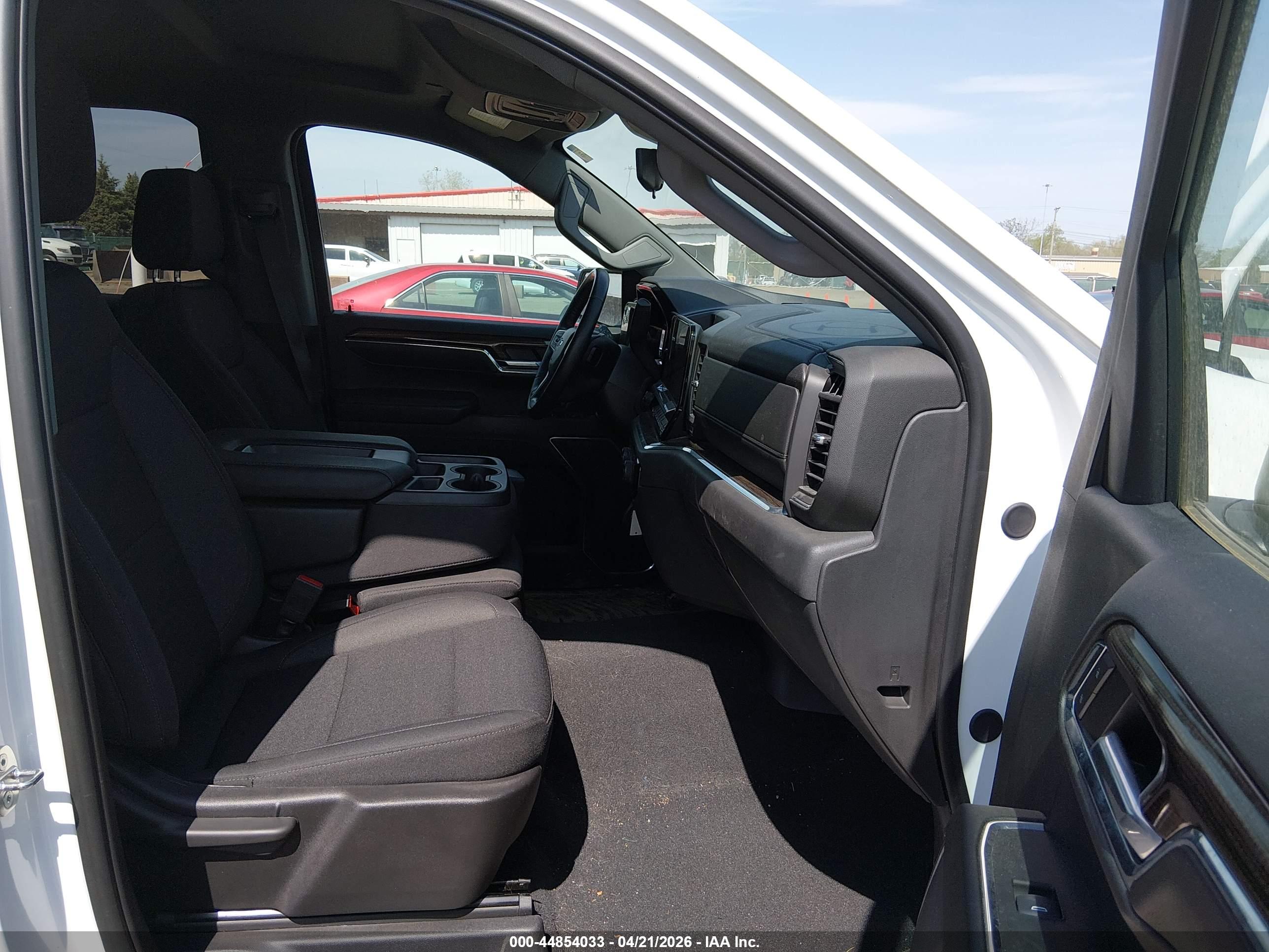 CHEVROLET SILVERADO image 5