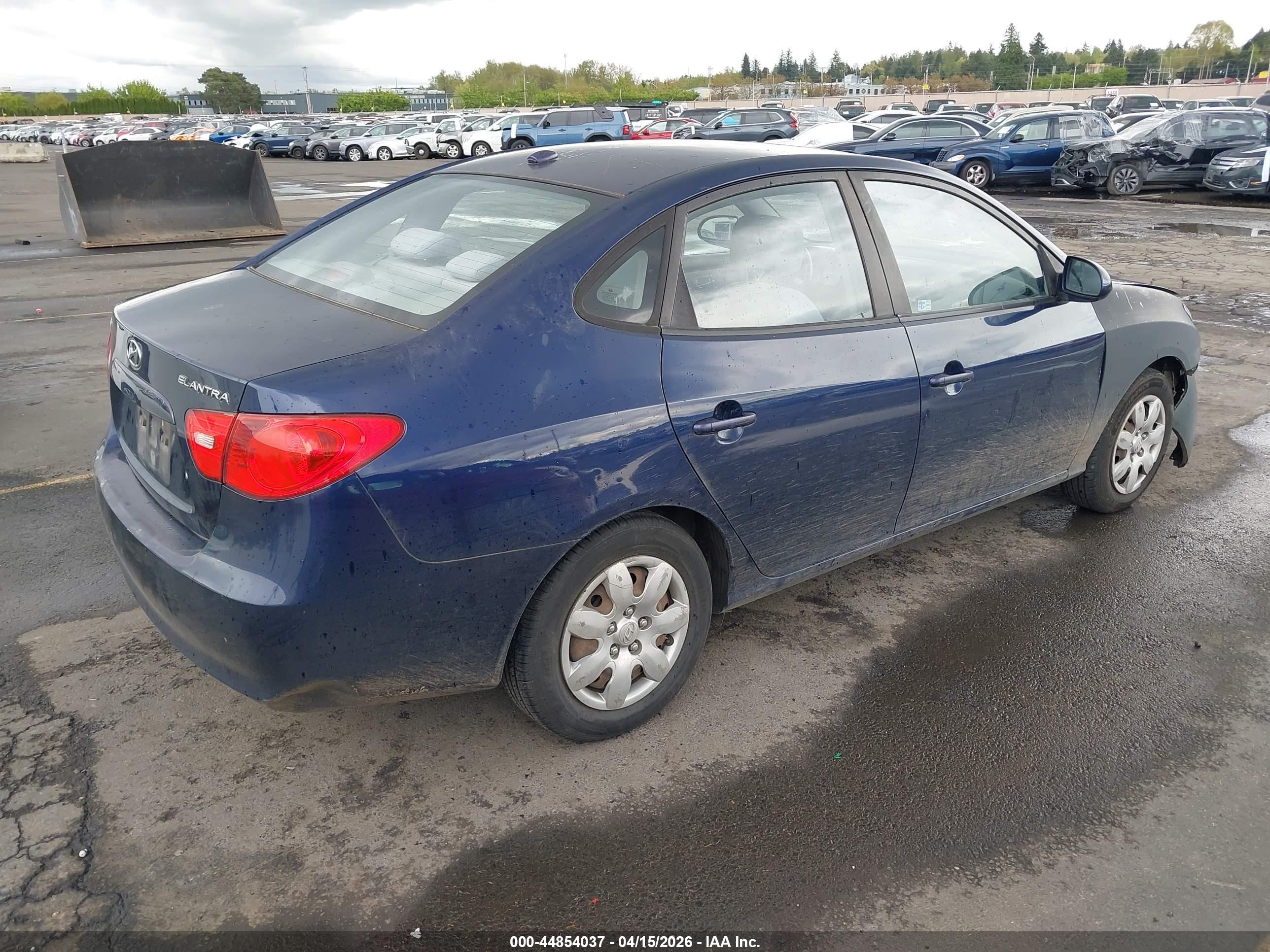 HYUNDAI ELANTRA image 4